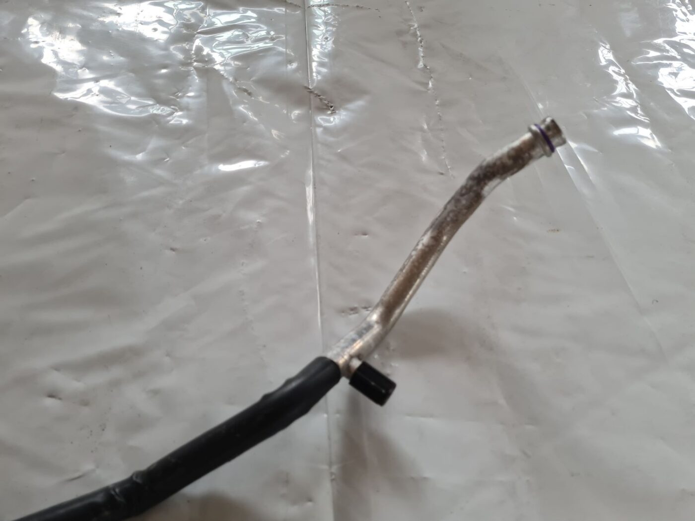 Gaisa kondicioniera caurule priekš VW PASSAT 2004 UNIVERSAL GREY 2 Gaisa kondicioniera caurule priekš VW PASSAT 2004 UNIVERSAL GREY