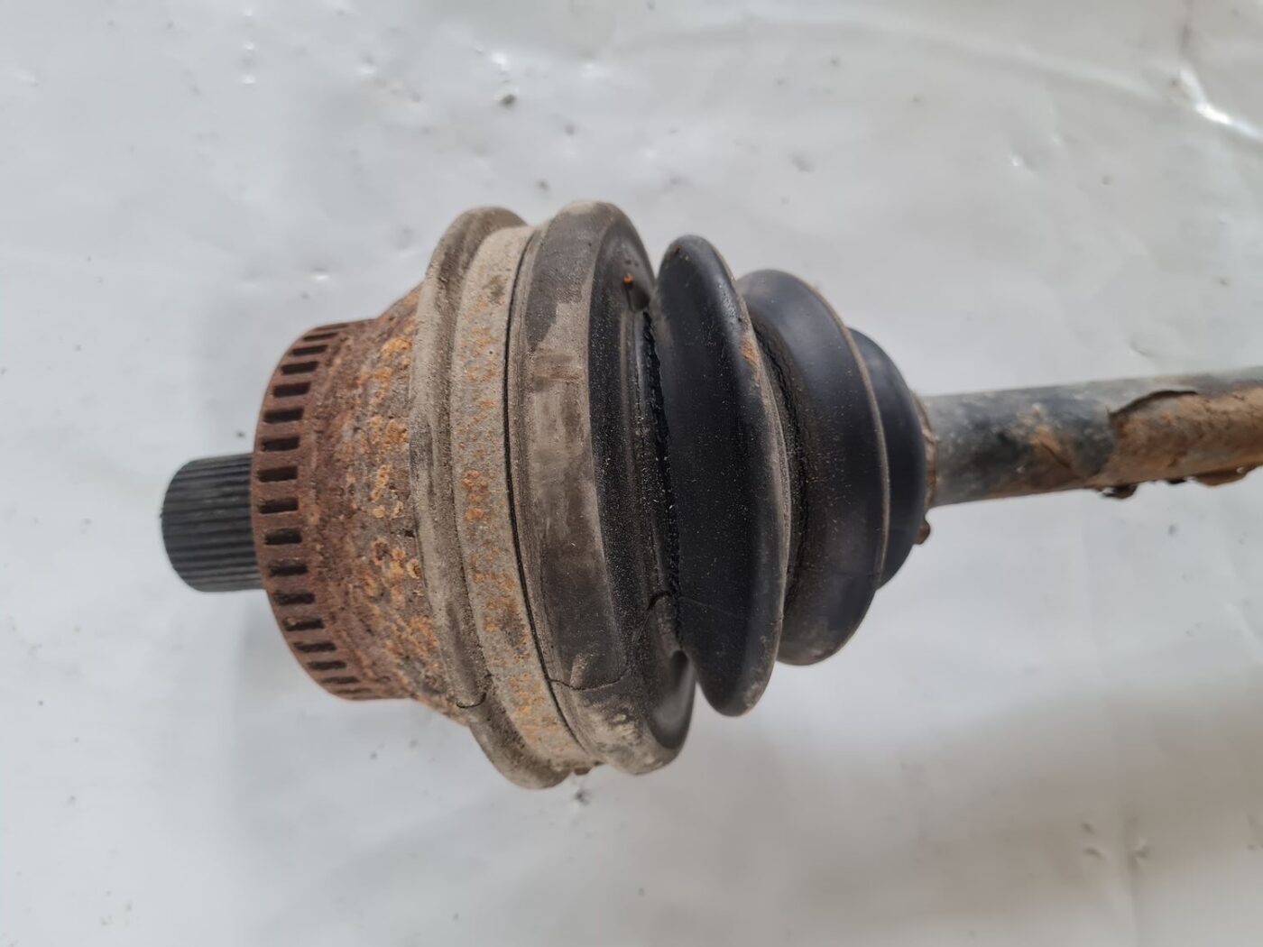 Pusass priekšējā kreisā priekš VW PASSAT 2004 UNIVERSAL GREY 2 Pusass priekšējā kreisā priekš VW PASSAT 2004 UNIVERSAL GREY