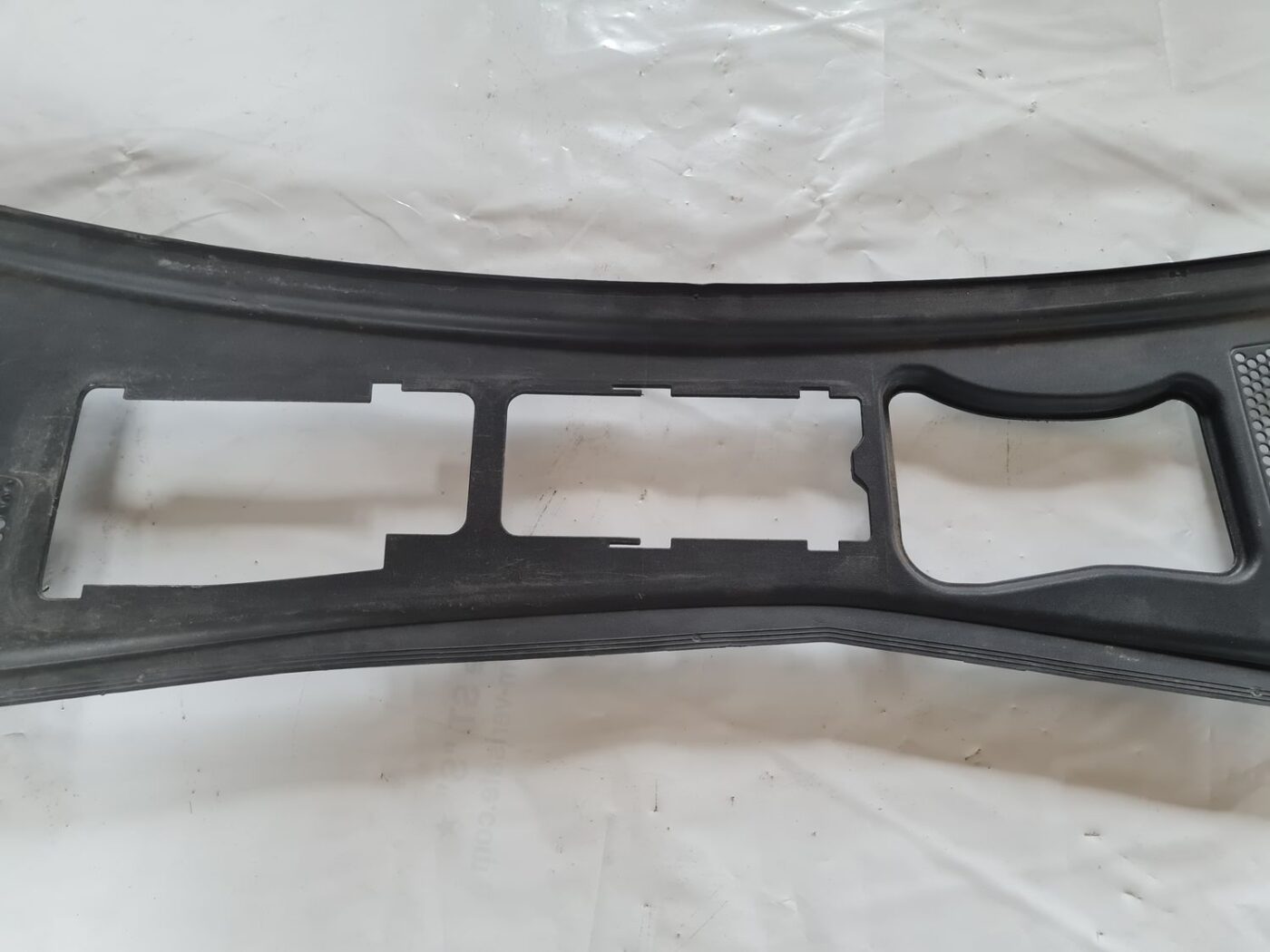 Vējstikla uzlikas (deflektora) režģis priekš VW PASSAT 2004 UNIVERSAL GREY 9 Vējstikla uzlikas (deflektora) režģis priekš VW PASSAT 2004 UNIVERSAL GREY