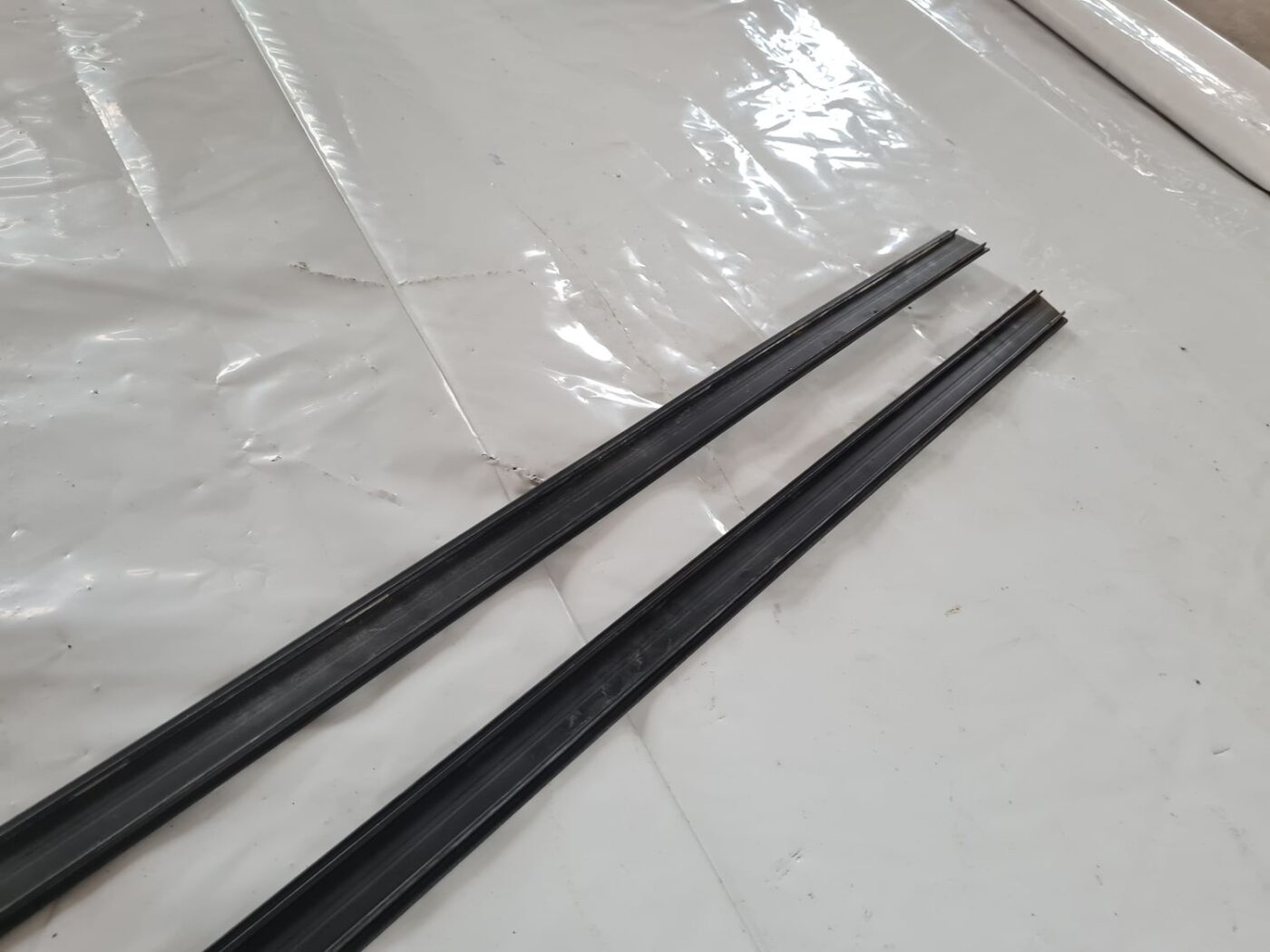 Jumta moldings priekš VW PASSAT 2004 UNIVERSAL GREY 5 Jumta moldings priekš VW PASSAT 2004 UNIVERSAL GREY