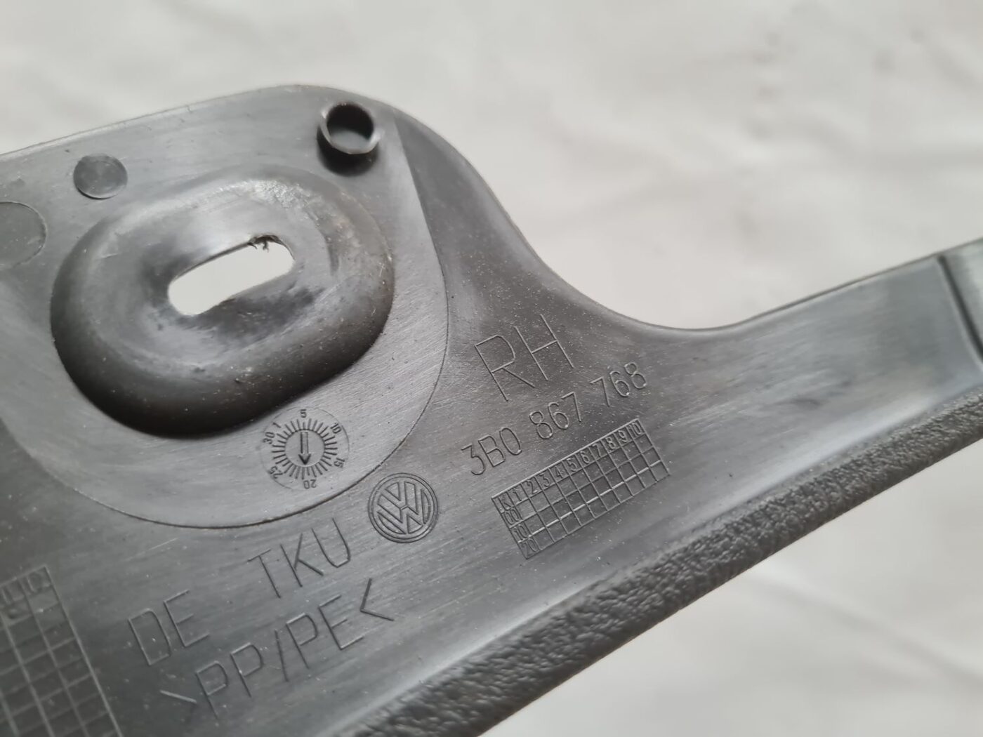 Sliekšņa aizmugurēja laba uzlika (salonā) priekš VW PASSAT 2004 UNIVERSAL GREY 3 Sliekšņa aizmugurēja laba uzlika (salonā) priekš VW PASSAT 2004 UNIVERSAL GREY