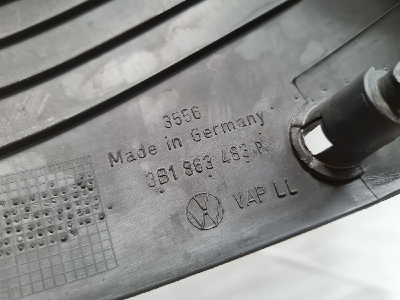 Sliekšņa priekšēja kreisa uzlika (salonā) priekš VW PASSAT 2004 UNIVERSAL GREY 3 Sliekšņa priekšēja kreisa uzlika (salonā) priekš VW PASSAT 2004 UNIVERSAL GREY