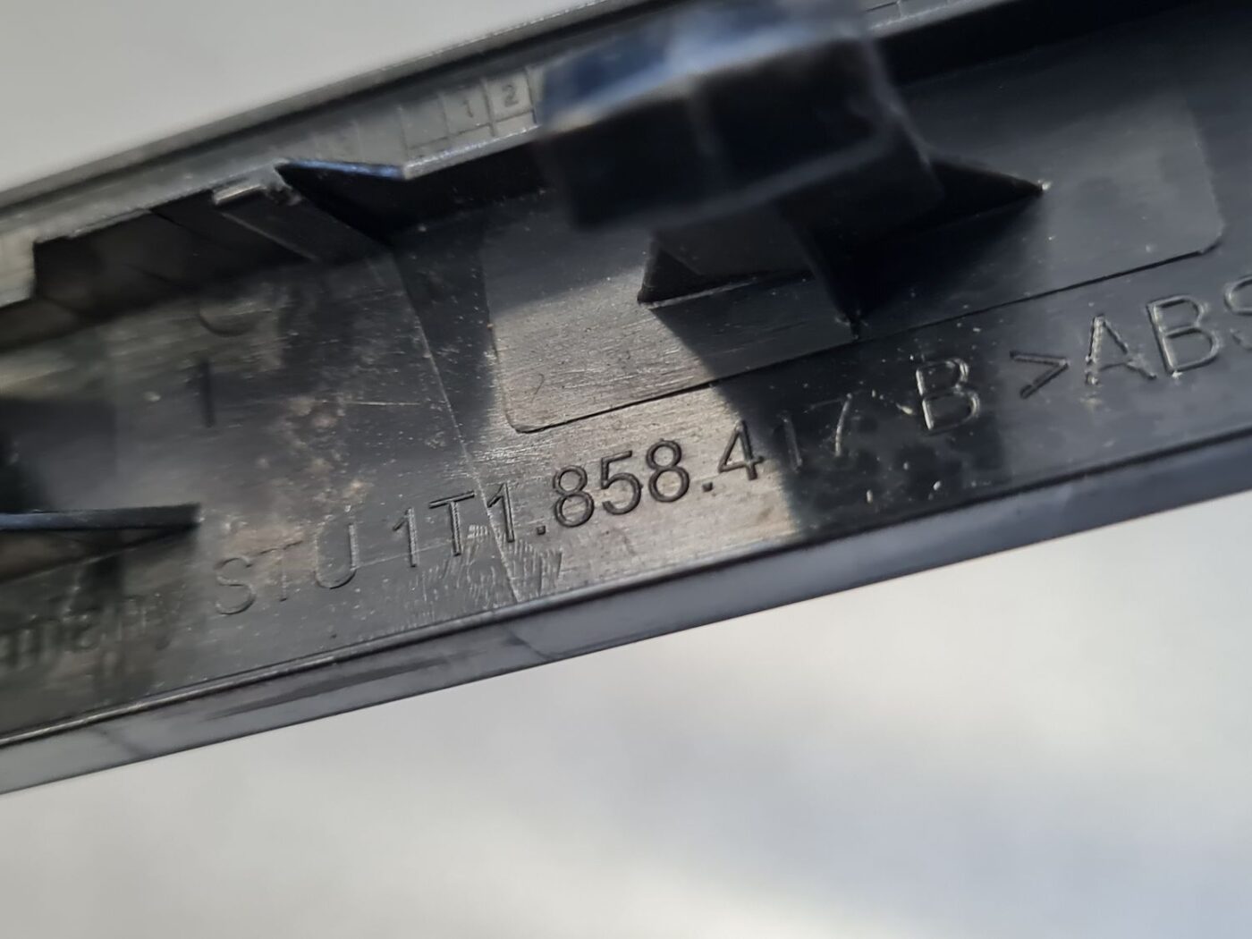Mērinstrumentu paneļa dekoratīvā uzlika priekš VW TOURAN 2005 3 Mērinstrumentu paneļa dekoratīvā uzlika priekš VW TOURAN 2005