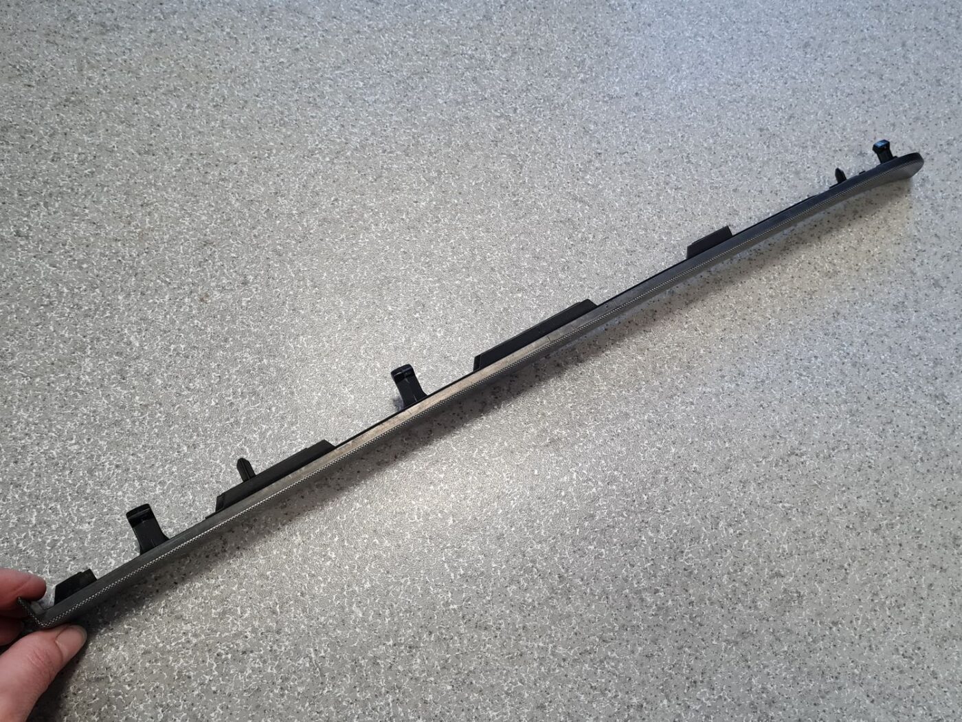 Mērinstrumentu paneļa dekoratīvā uzlika priekš VW TOURAN 2005 6 Mērinstrumentu paneļa dekoratīvā uzlika priekš VW TOURAN 2005