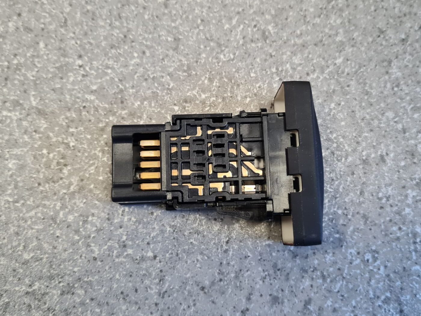 Trauksmes poga priekš NISSAN X-TRAIL 2007 2 Trauksmes poga priekš NISSAN X-TRAIL 2007