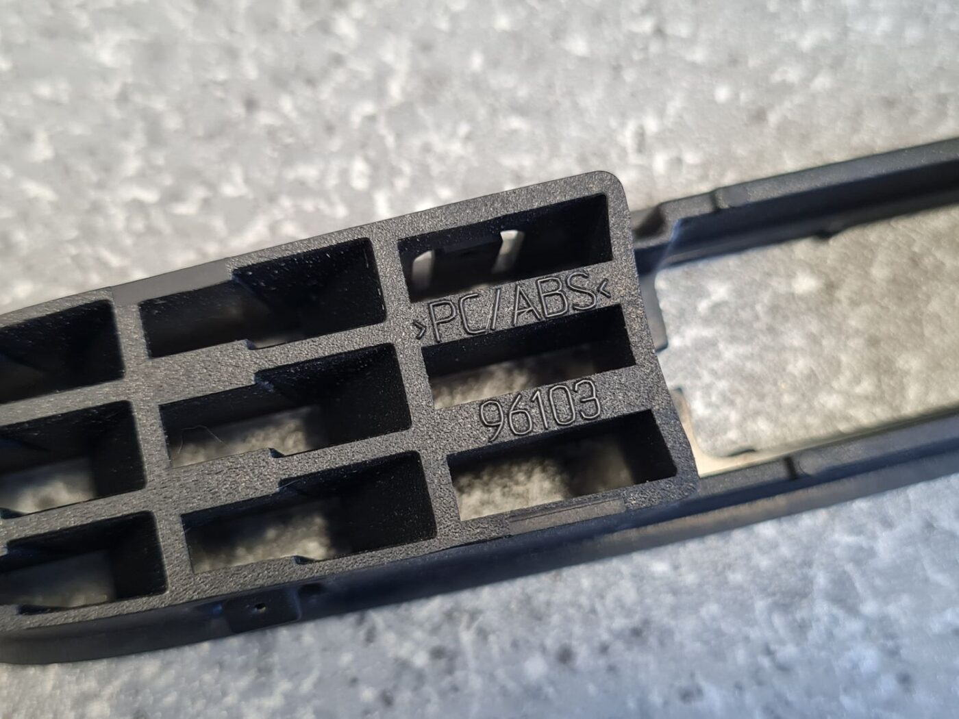 Salona plastmasa priekš MERCEDES BENZ ML280 2008 OBSIDIAN BLACK 3 Salona plastmasa priekš MERCEDES BENZ ML280 2008 OBSIDIAN BLACK