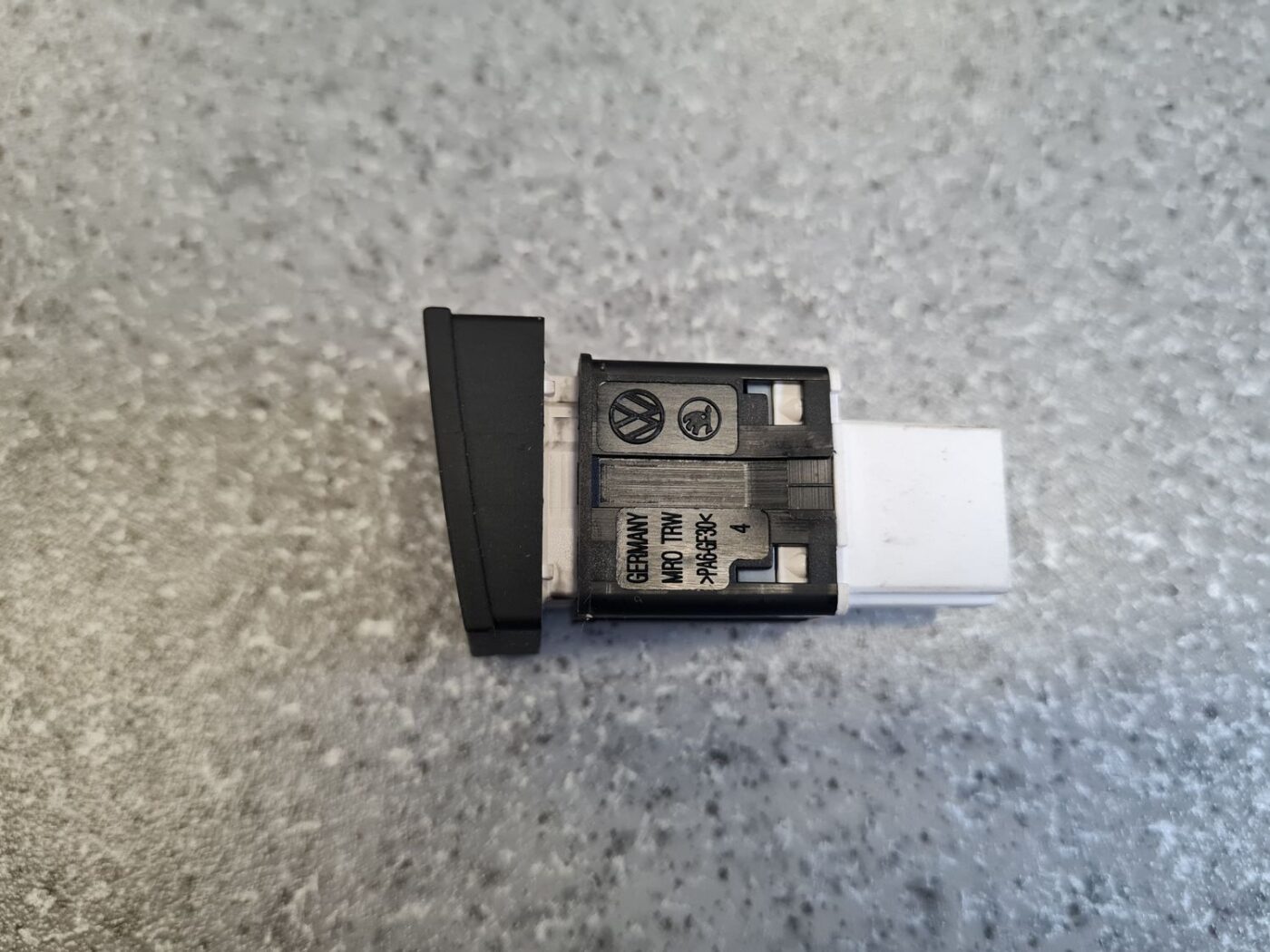 ESP poga priekš VW PASSAT B6 2006 ANGL. UNIVERSAL 2 ESP poga priekš VW PASSAT B6 2006 ANGL. UNIVERSAL