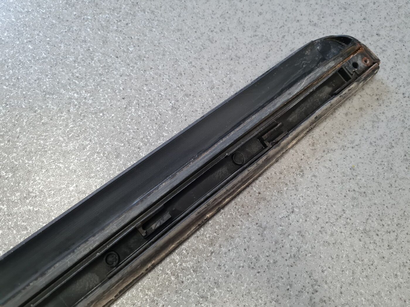 Priekšējo labo durvju moldings priekš AUDI A4 2008 AVANT 7 Priekšējo labo durvju moldings priekš AUDI A4 2008 AVANT