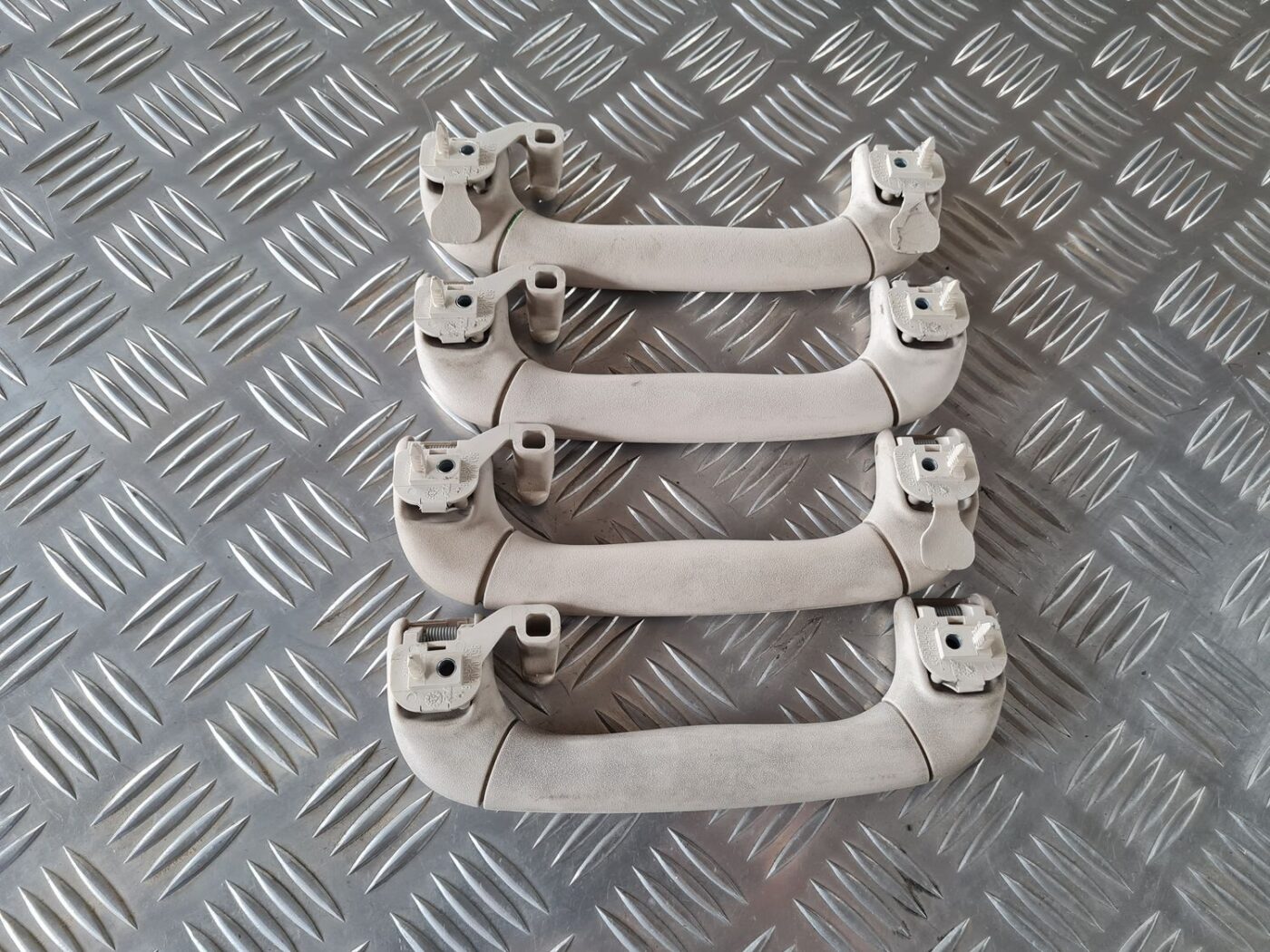 Salona rokturis griestos priekš SAAB 9-5 1999 2 Salona rokturis griestos priekš SAAB 9-5 1999