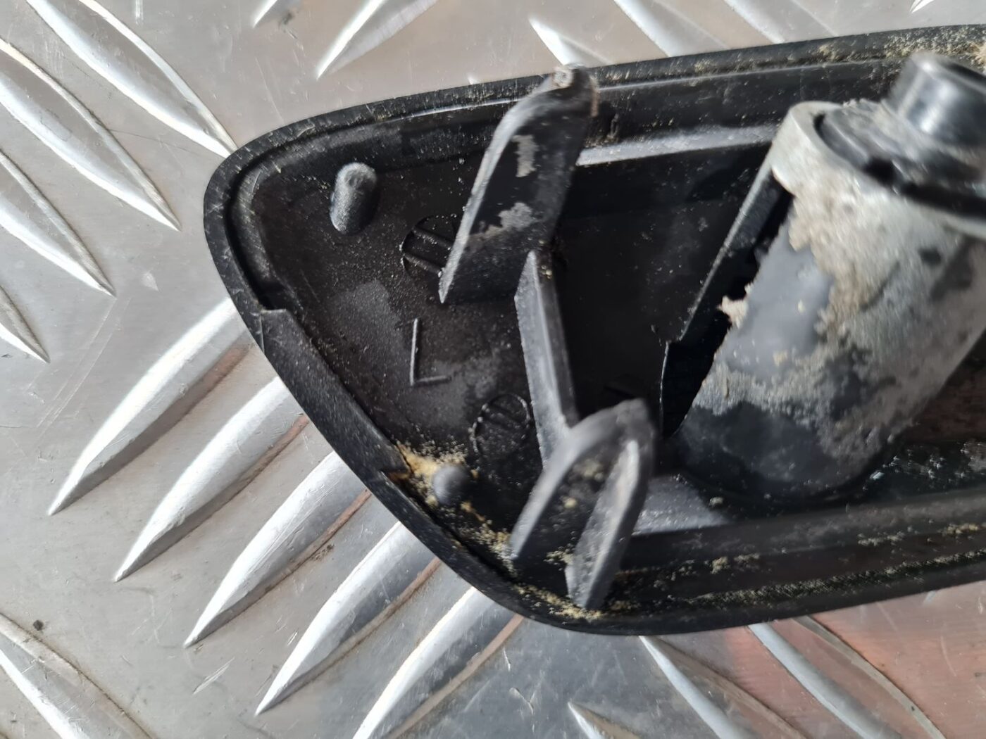 Lukturu mazgātāja sprauslas vāks priekš SAAB 9-5 1999 4 Lukturu mazgātāja sprauslas vāks priekš SAAB 9-5 1999