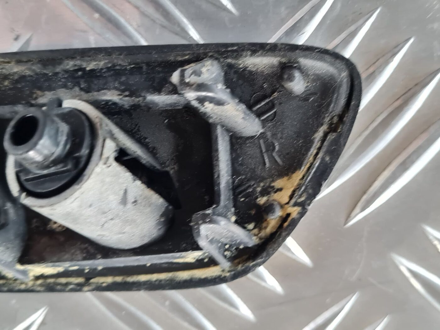 Lukturu mazgātāja sprauslas vāks priekš SAAB 9-5 1999 4 Lukturu mazgātāja sprauslas vāks priekš SAAB 9-5 1999