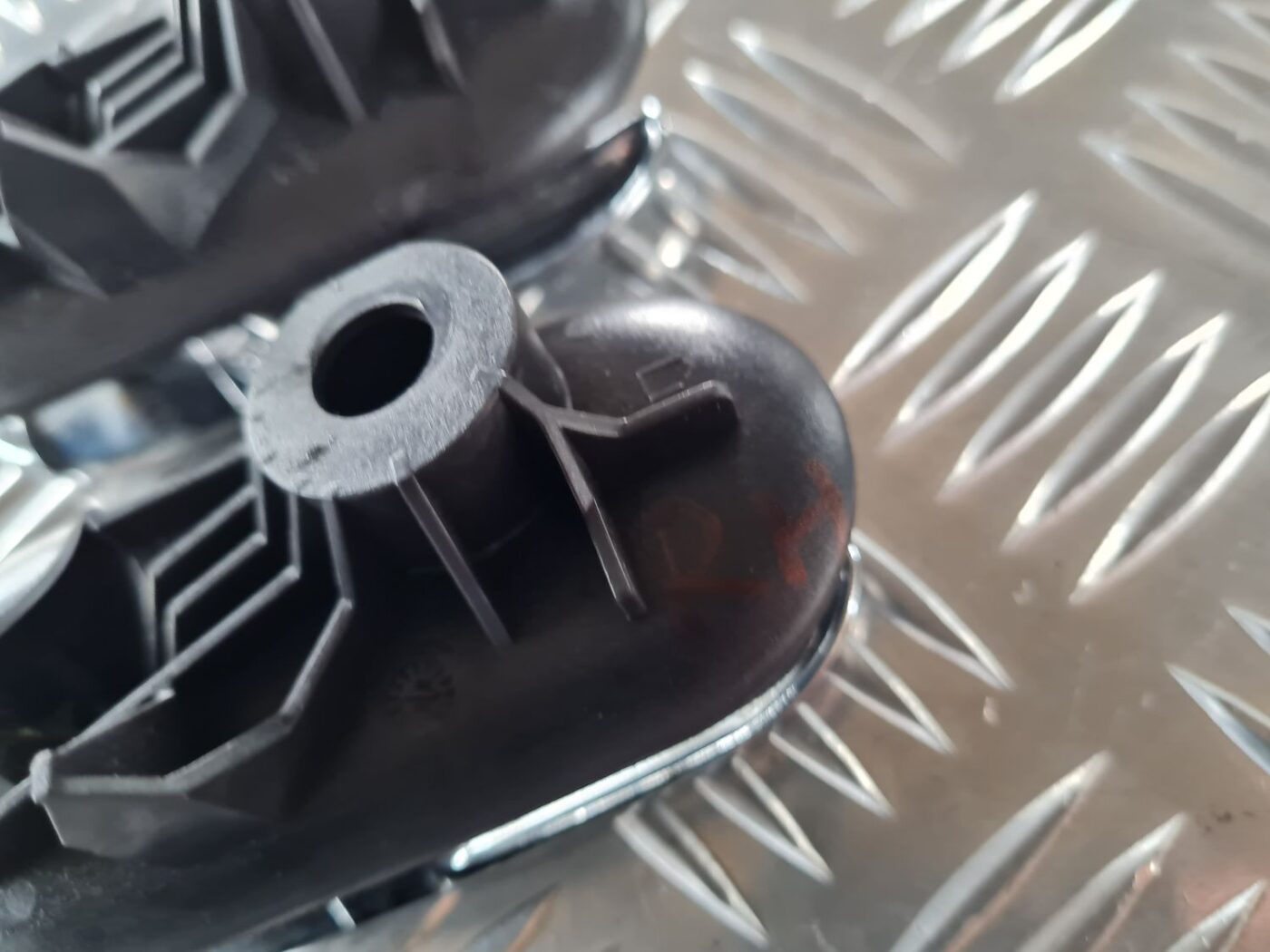 Salona durvju rokturis priekš SAAB 9-5 1999 4 Salona durvju rokturis priekš SAAB 9-5 1999