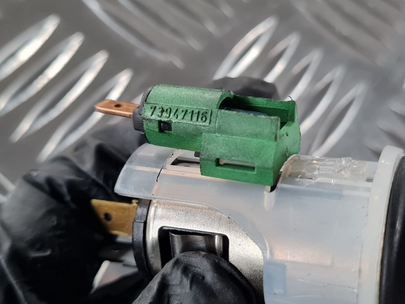 Cigarešu aizdedzināmais priekš SAAB 9-5 1999 3 Cigarešu aizdedzināmais priekš SAAB 9-5 1999