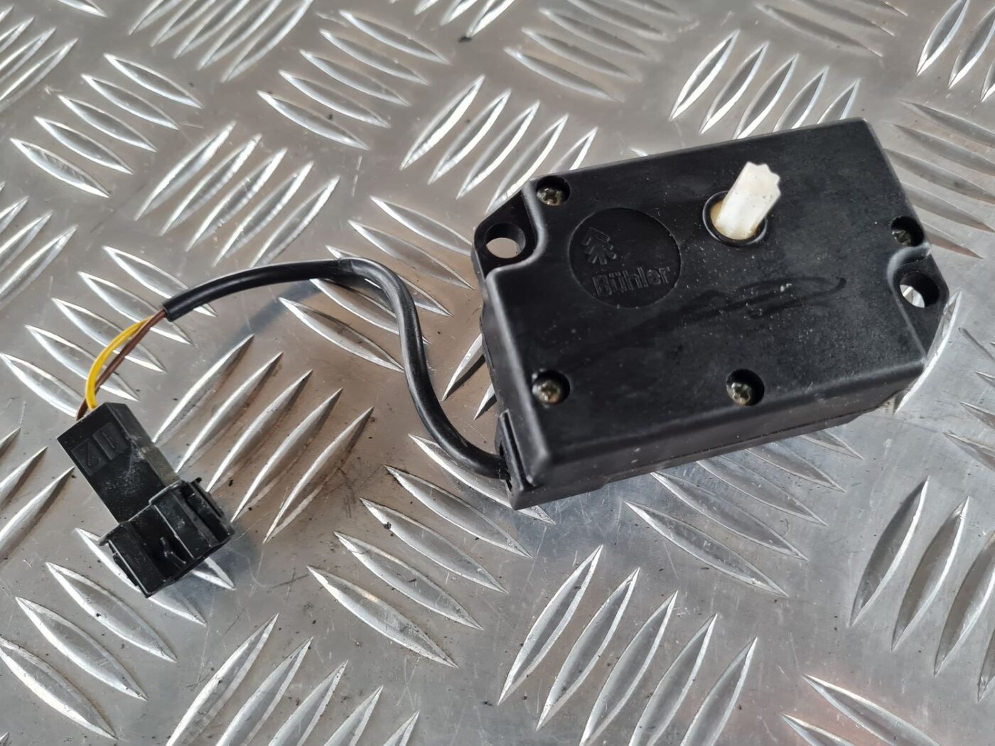 Apsildes sistēmas aktuators priekš SAAB 9-5 1999 4 Apsildes sistēmas aktuators priekš SAAB 9-5 1999