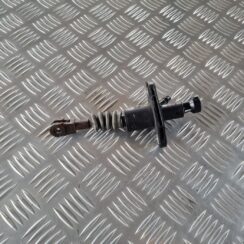 Sajūga galvenais cilindrs priekš SAAB 9-5 1999