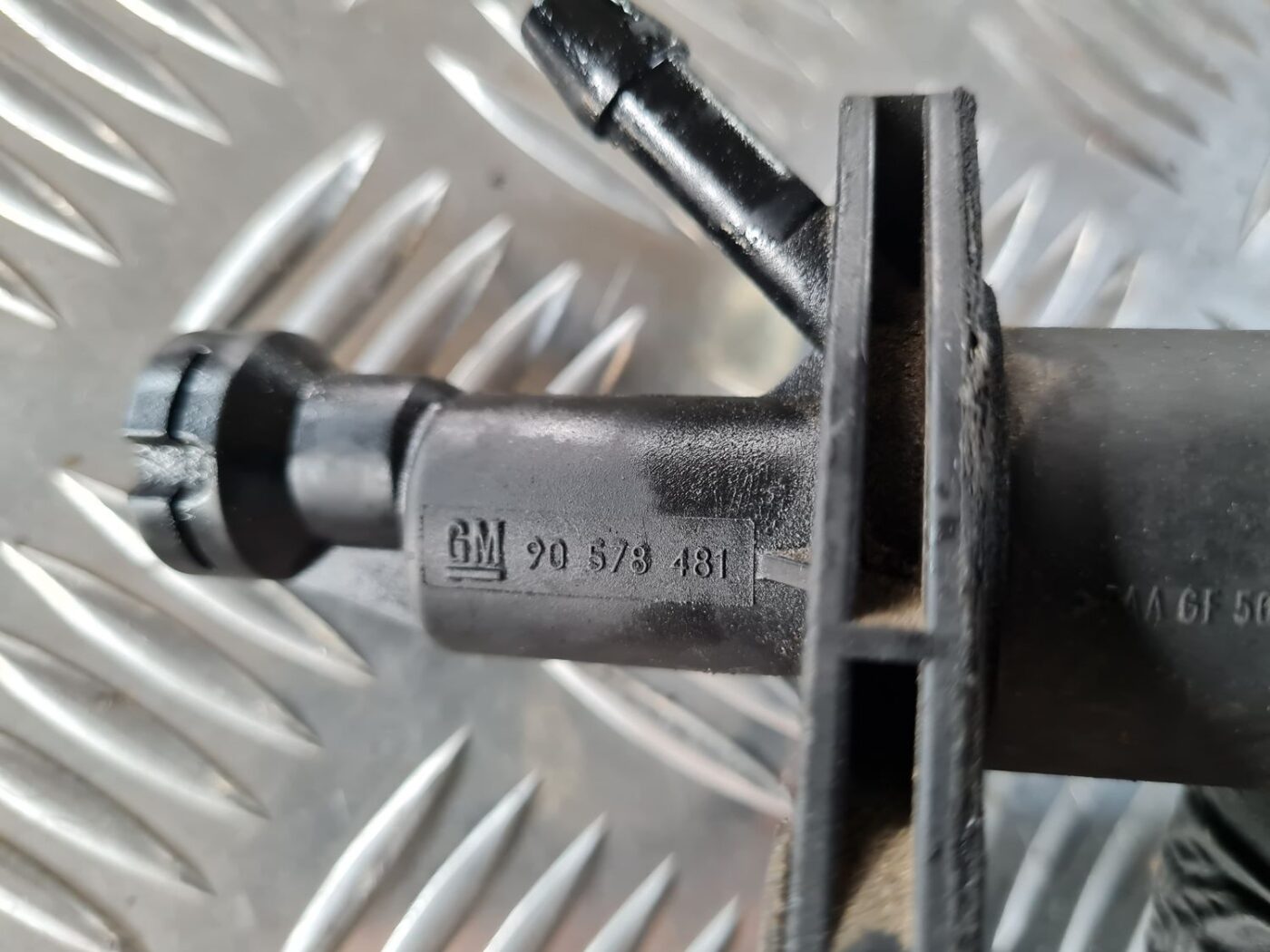 Sajūga galvenais cilindrs priekš SAAB 9-5 1999 3 Sajūga galvenais cilindrs priekš SAAB 9-5 1999