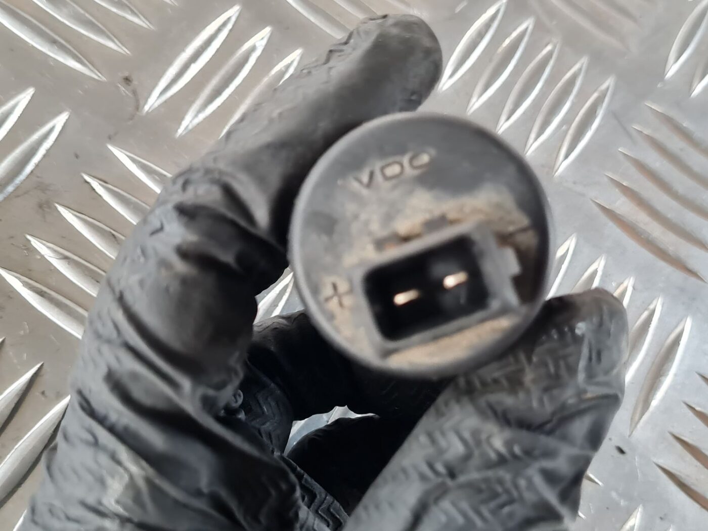 Mazgātāja šķidruma sūknis priekš SAAB 9-5 1999 2 Mazgātāja šķidruma sūknis priekš SAAB 9-5 1999