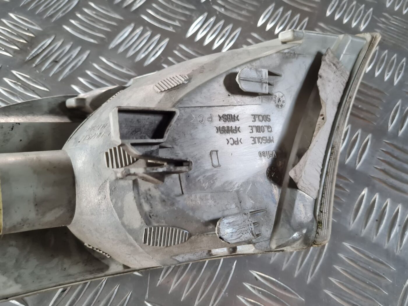 Pagrieziena signala lukturis priekš SAAB 9-5 1999 4 Pagrieziena signala lukturis priekš SAAB 9-5 1999