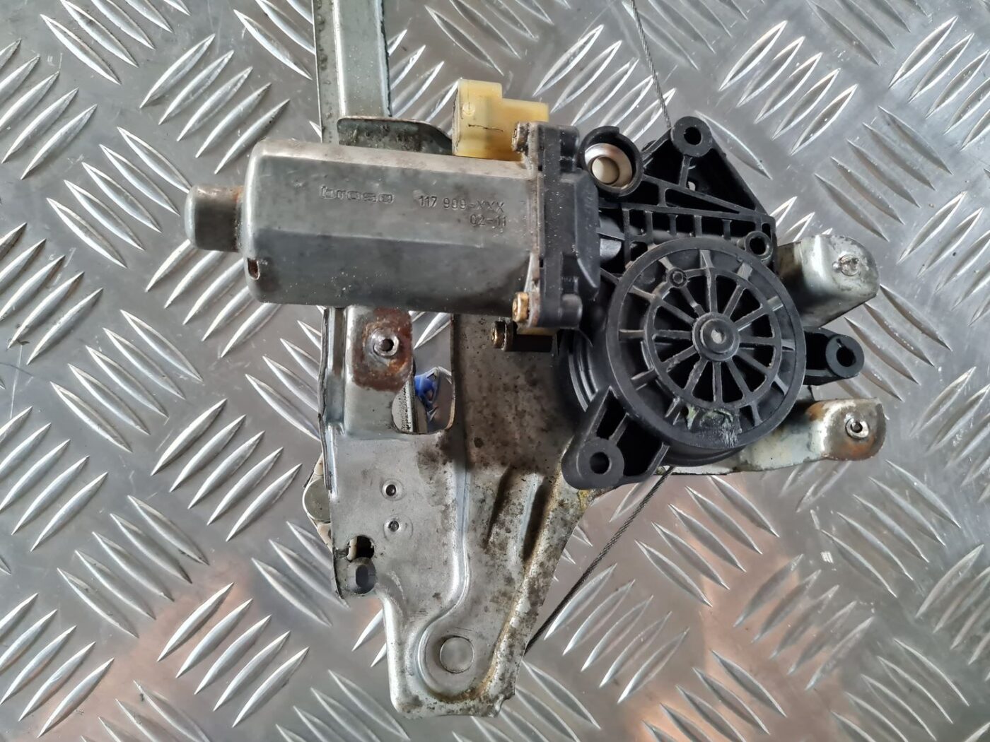 Stikla pacelšanas mehānisms aizmugurējais labais priekš SAAB 9-5 1999 2 Stikla pacelšanas mehānisms aizmugurējais labais priekš SAAB 9-5 1999