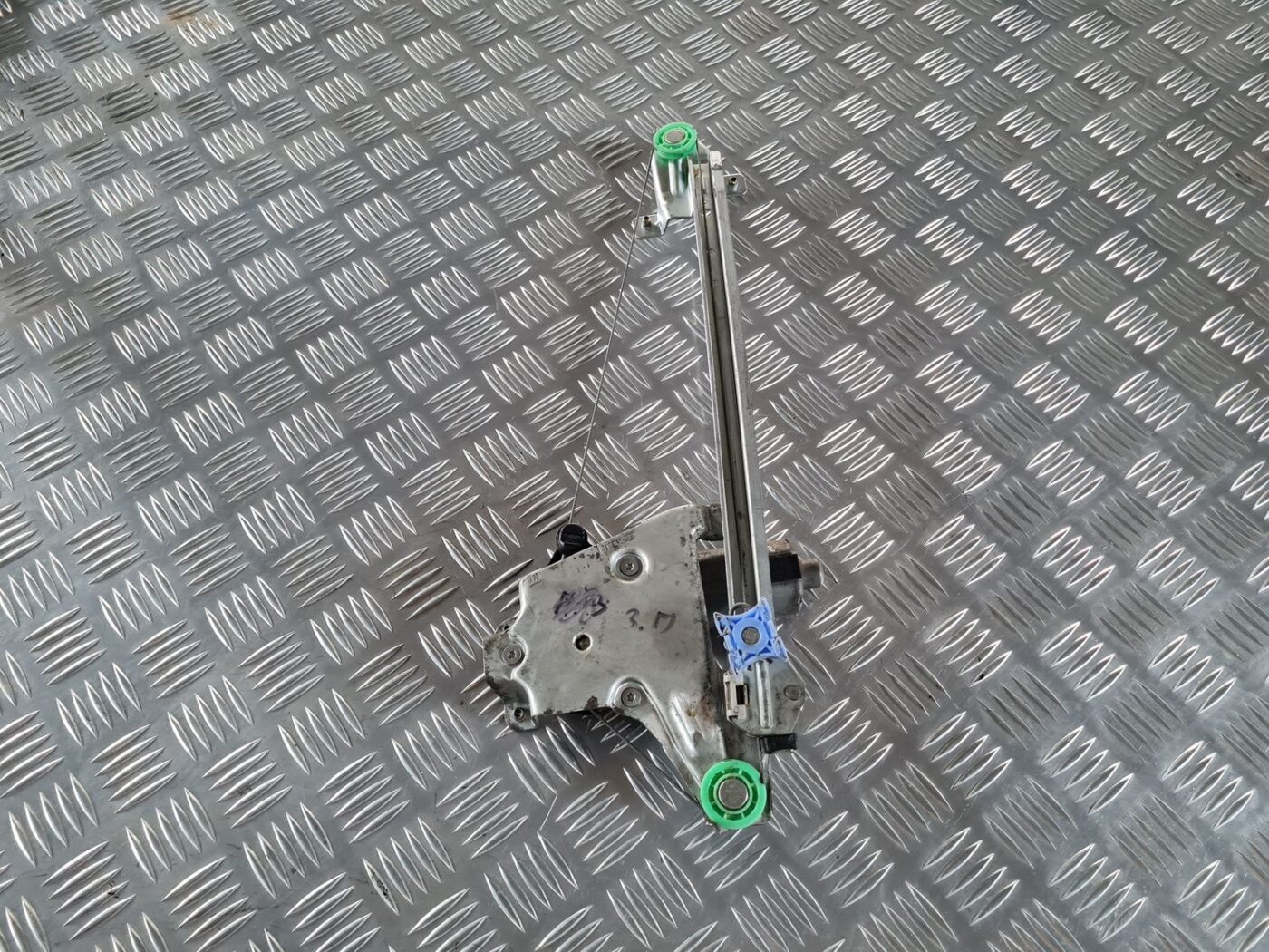 Stikla pacelšanas mehānisms aizmugurējais labais priekš SAAB 9-5 1999 6 Stikla pacelšanas mehānisms aizmugurējais labais priekš SAAB 9-5 1999