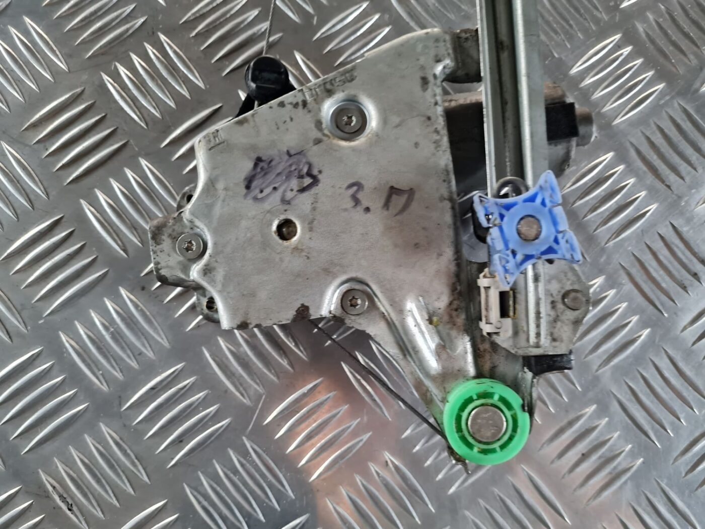 Stikla pacelšanas mehānisms aizmugurējais labais priekš SAAB 9-5 1999 5 Stikla pacelšanas mehānisms aizmugurējais labais priekš SAAB 9-5 1999