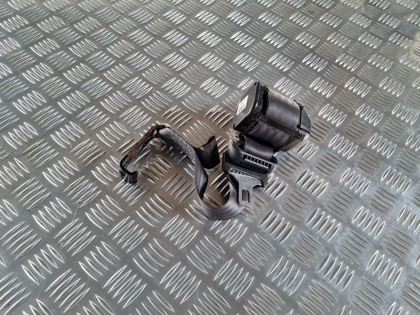 Aizmugurējā kreisa drošības josta priekš SAAB 9-5 1999 1 Aizmugurējā kreisa drošības josta priekš SAAB 9-5 1999