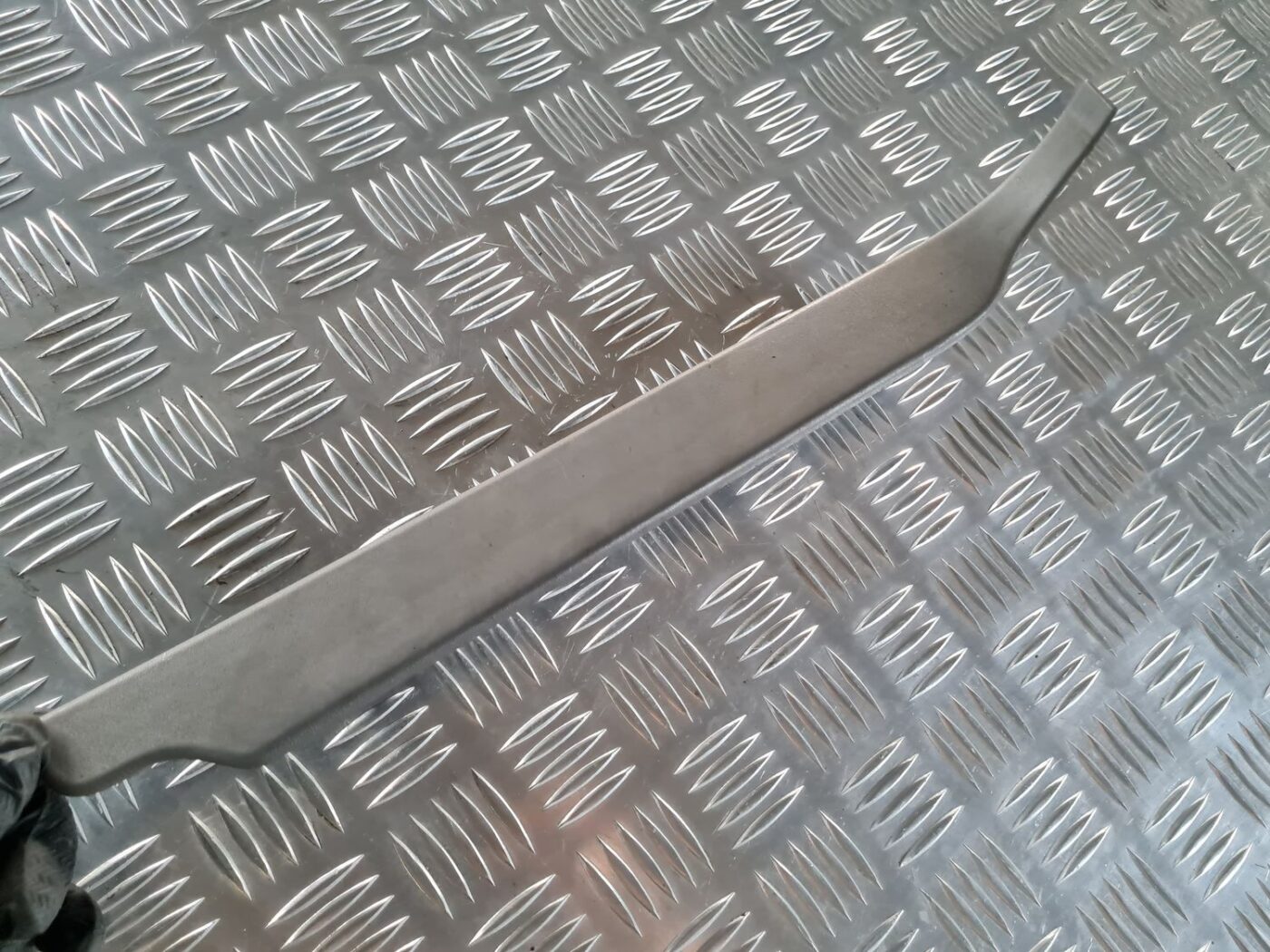 Sliekšņa aizmugurēja laba uzlika (salonā) priekš SAAB 9-5 1999 2 Sliekšņa aizmugurēja laba uzlika (salonā) priekš SAAB 9-5 1999