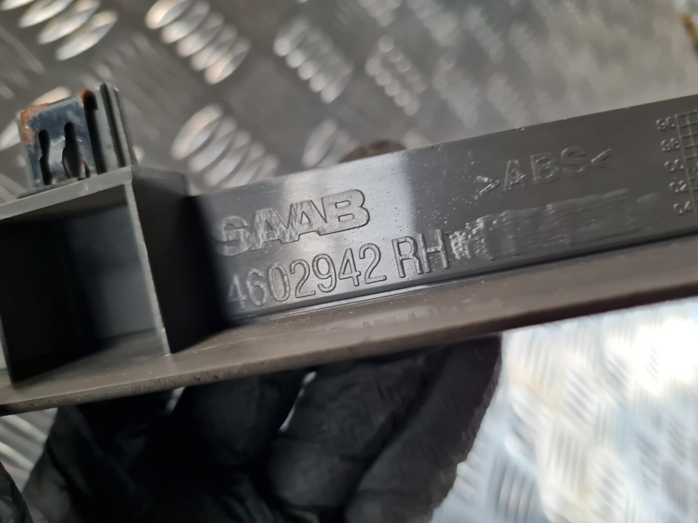 Sliekšņa aizmugurēja laba uzlika (salonā) priekš SAAB 9-5 1999 3 Sliekšņa aizmugurēja laba uzlika (salonā) priekš SAAB 9-5 1999