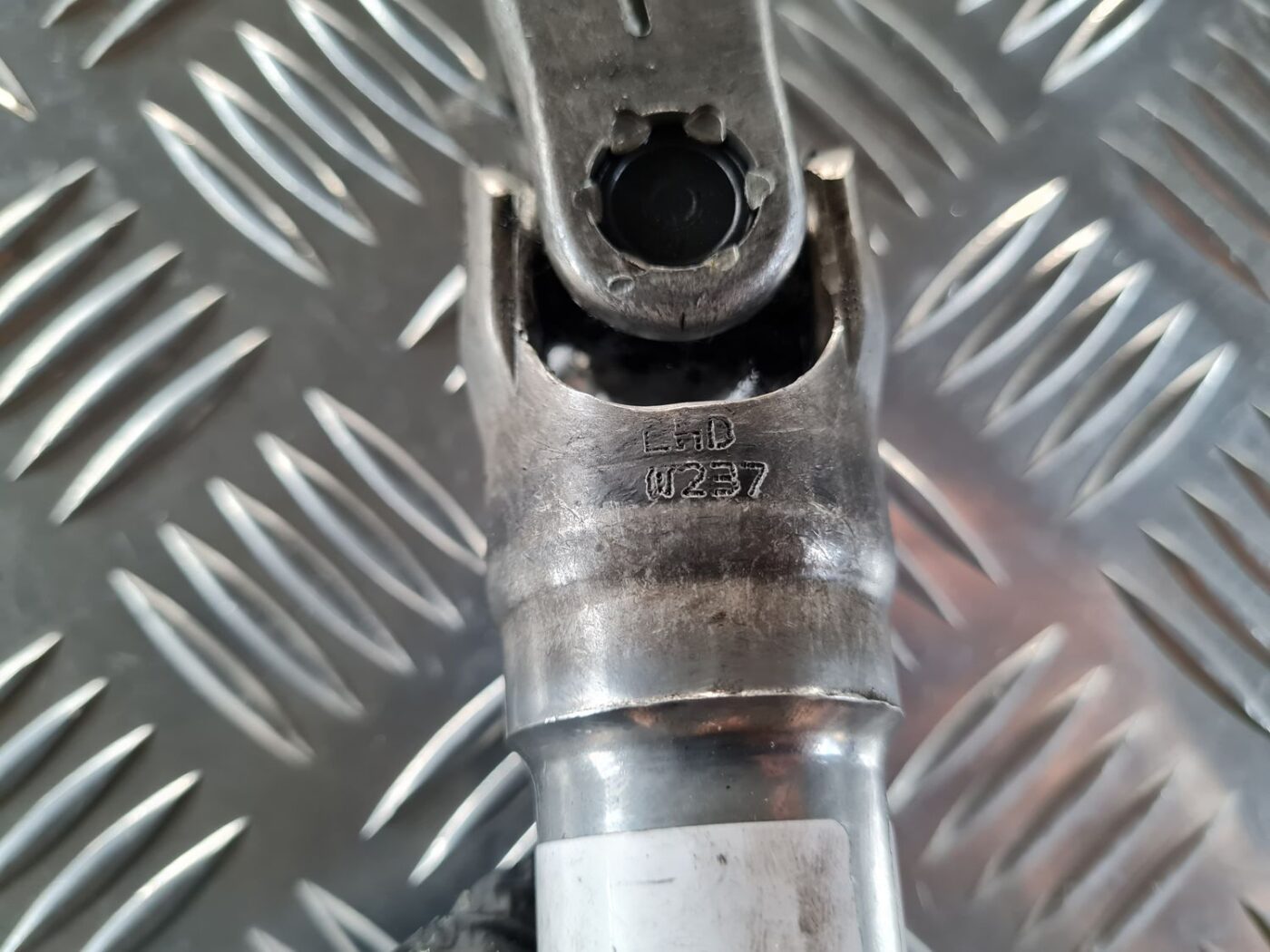 Stūres statnes kardāns priekš SAAB 9-5 1999 2 Stūres statnes kardāns priekš SAAB 9-5 1999