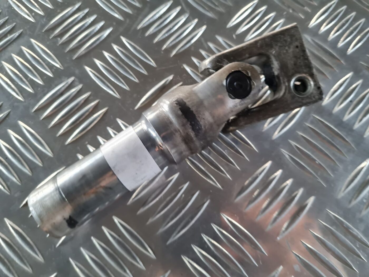 Stūres statnes kardāns priekš SAAB 9-5 1999 3 Stūres statnes kardāns priekš SAAB 9-5 1999