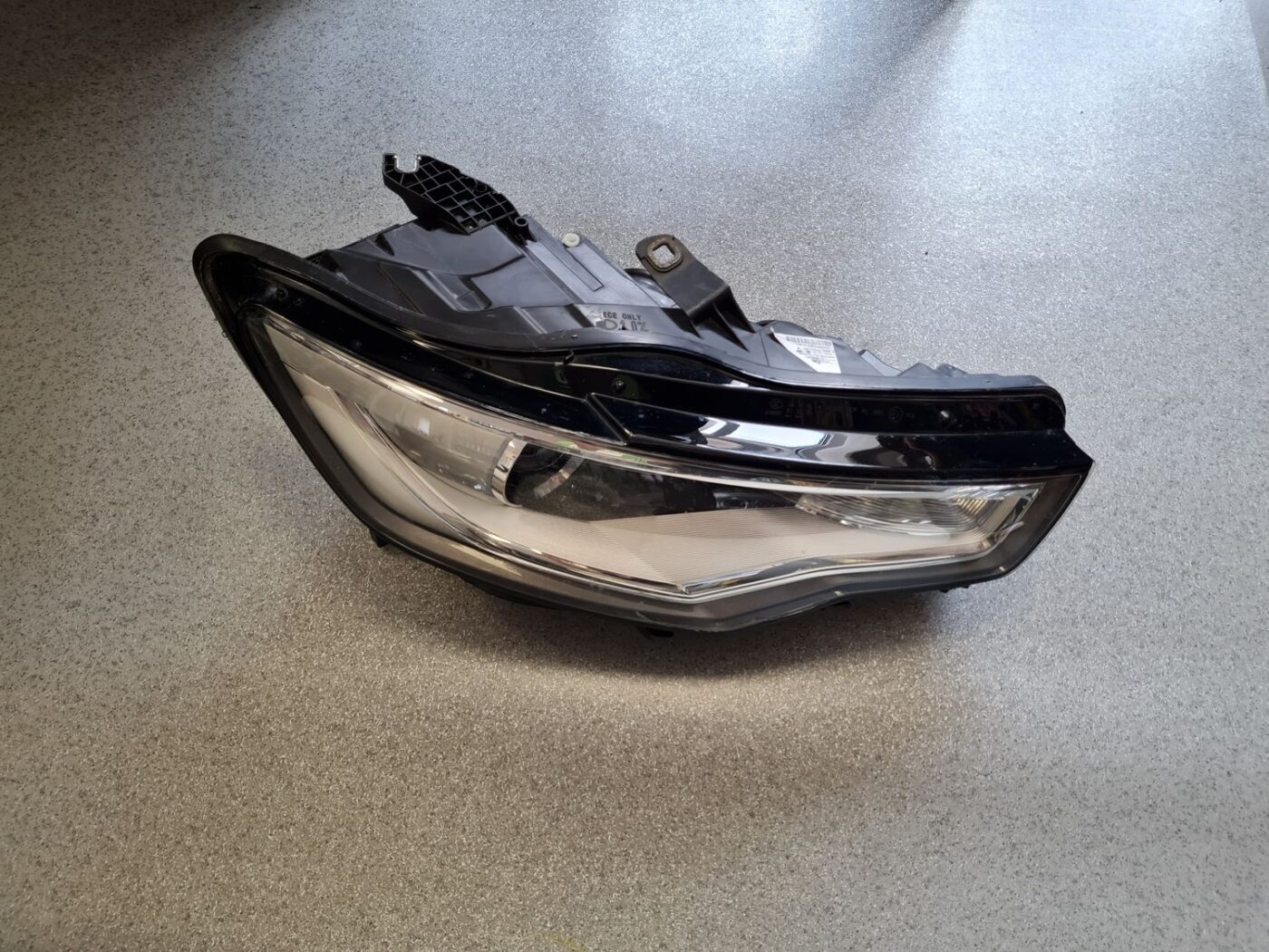 Priekšējais labais lukturis priekš AUDI A6 C7 2011-2016 1 Priekšējais labais lukturis priekš AUDI A6 C7 2011-2016