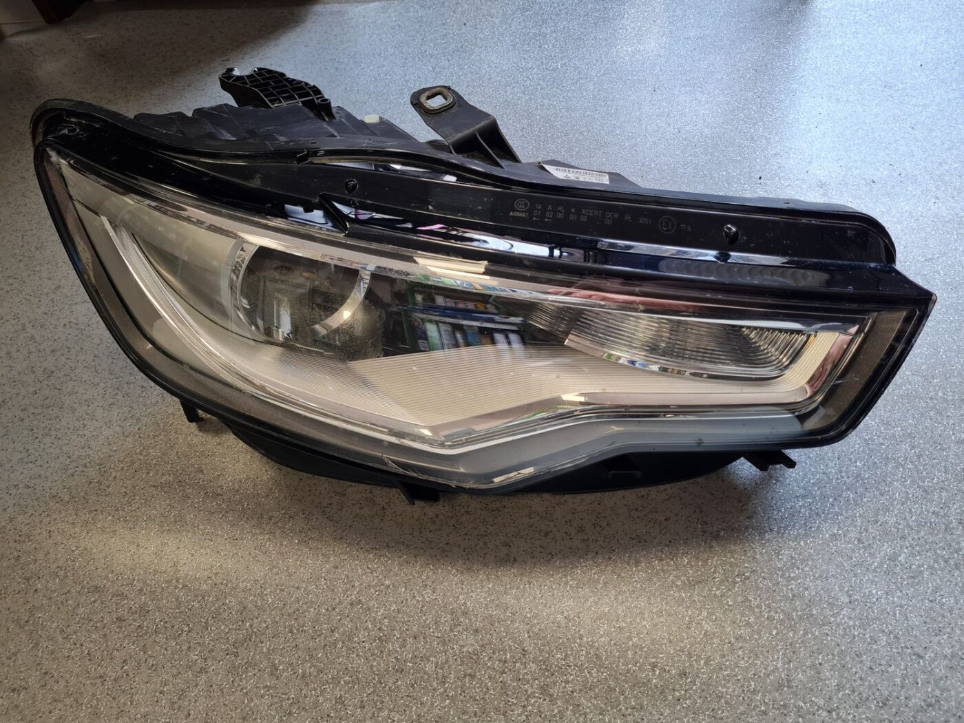 Priekšējais labais lukturis priekš AUDI A6 C7 2011-2016 2 Priekšējais labais lukturis priekš AUDI A6 C7 2011-2016