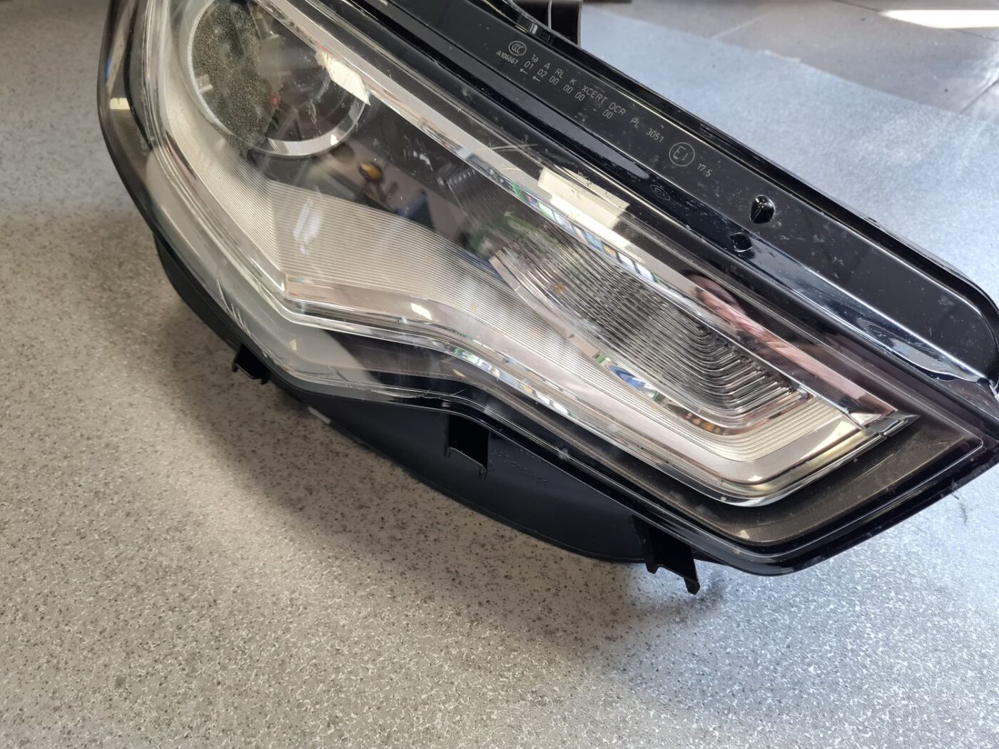 Priekšējais labais lukturis priekš AUDI A6 C7 2011-2016 16 Priekšējais labais lukturis priekš AUDI A6 C7 2011-2016