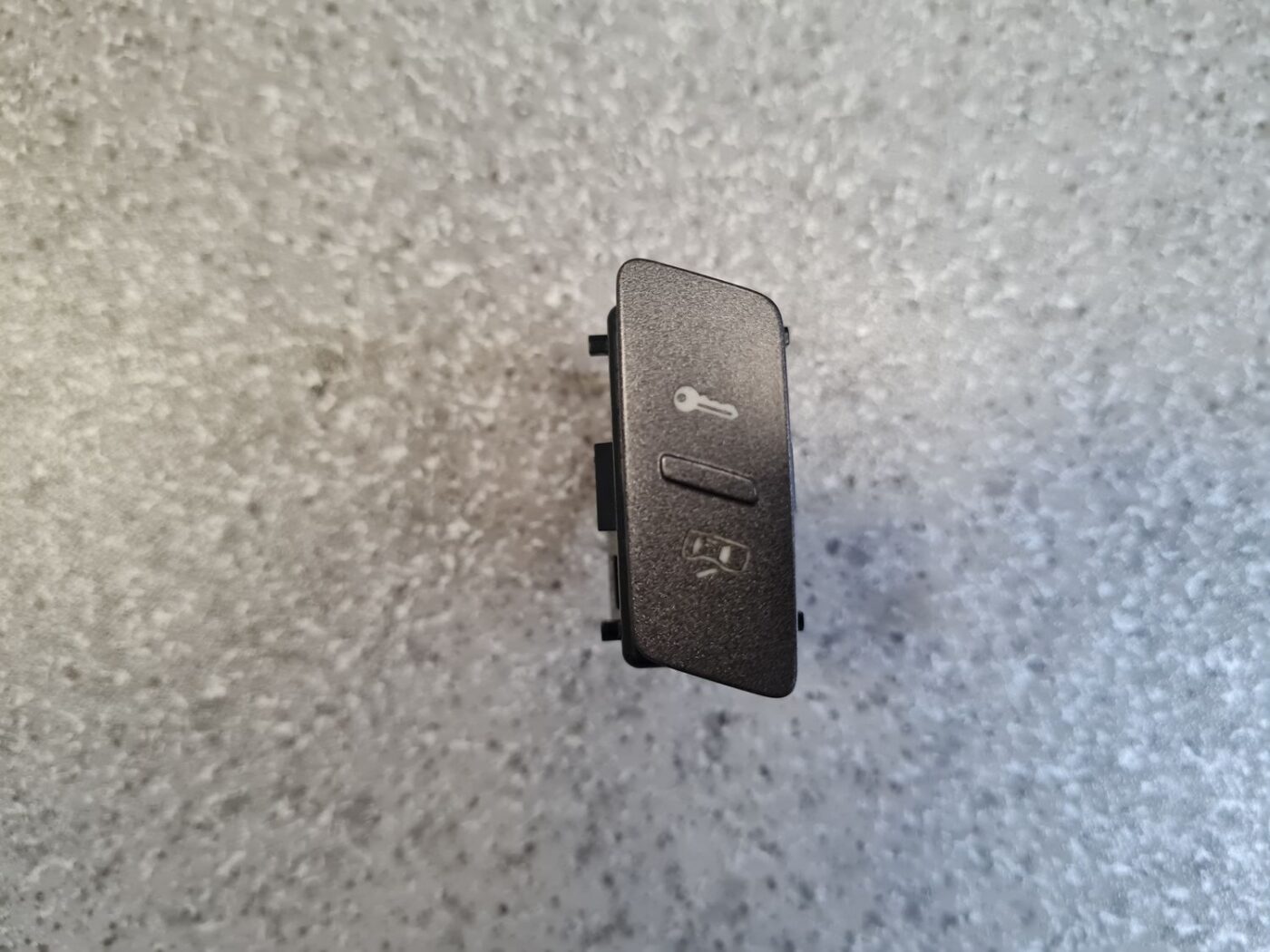 Atvēršanas/aizvēršanas poga priekš VW PHAETON 2003 2 Atvēršanas/aizvēršanas poga priekš VW PHAETON 2003