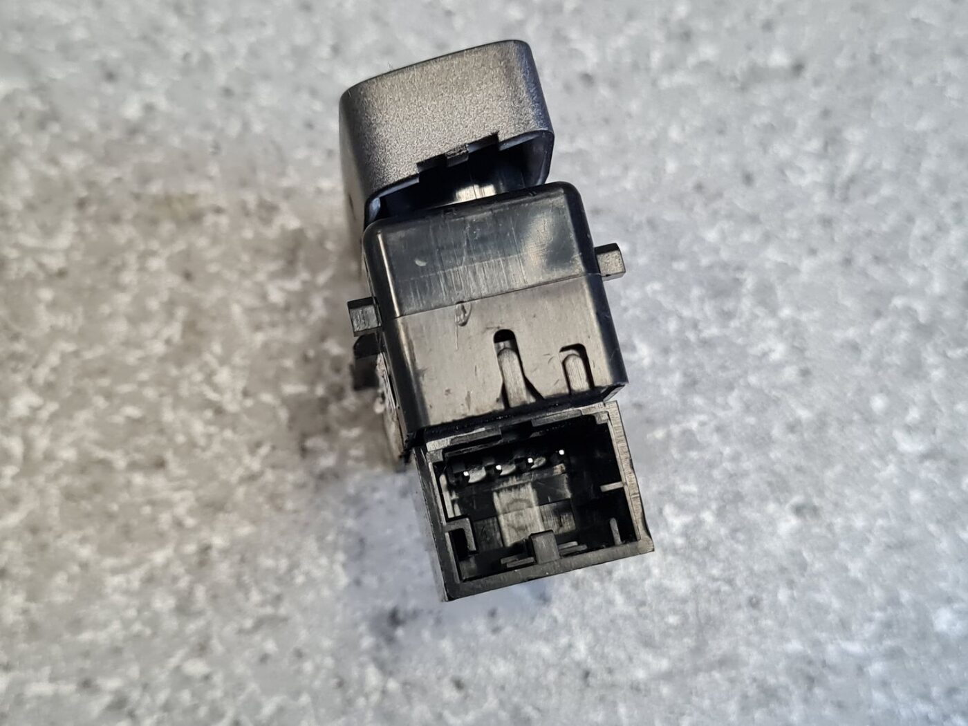 Atvēršanas/aizvēršanas poga priekš VW PHAETON 2003 4 Atvēršanas/aizvēršanas poga priekš VW PHAETON 2003