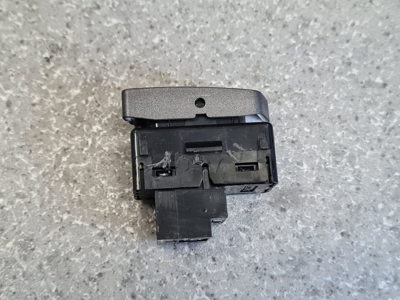 Atvēršanas/aizvēršanas poga priekš VW PHAETON 2003 3 Atvēršanas/aizvēršanas poga priekš VW PHAETON 2003