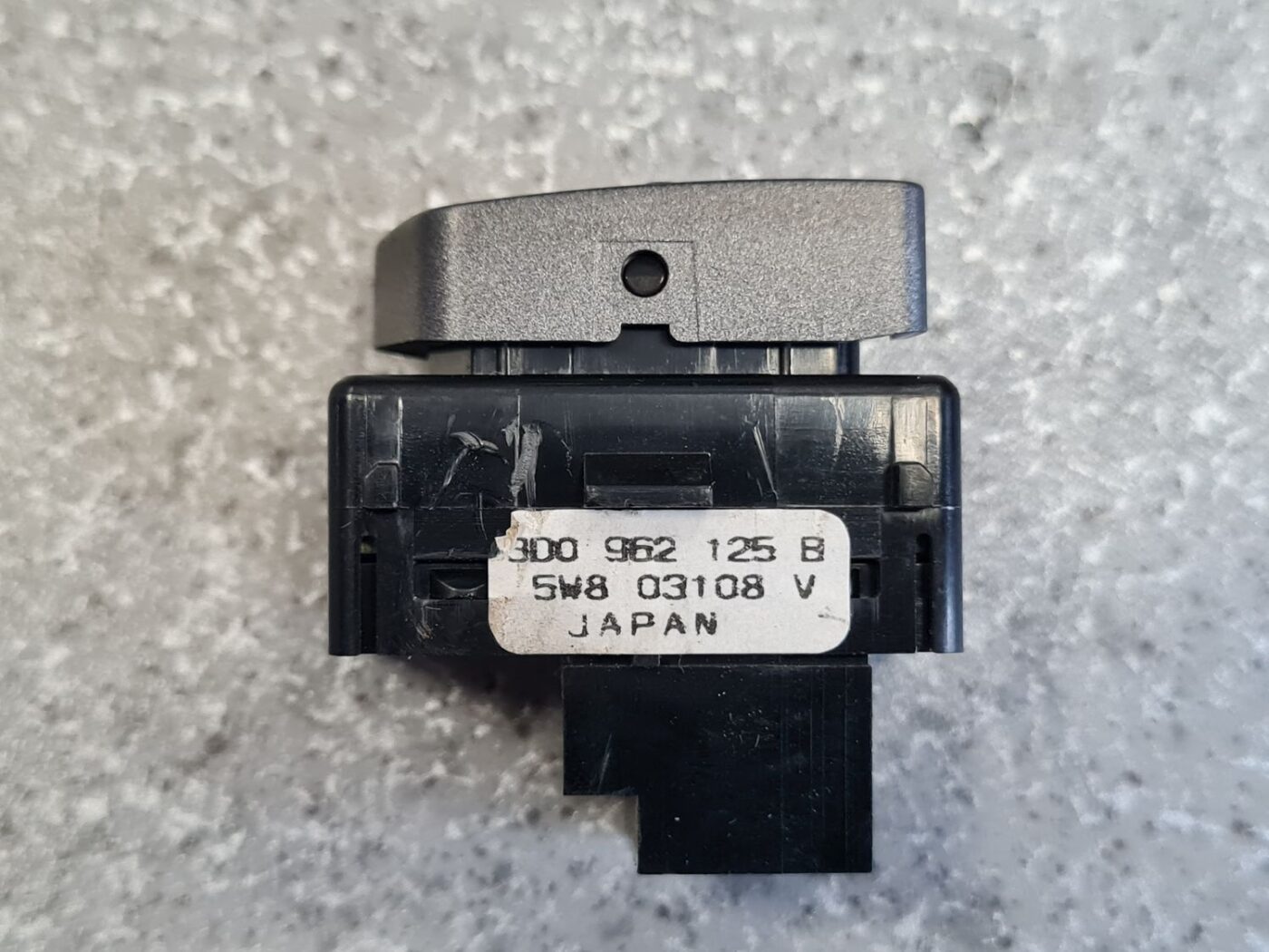 Atvēršanas/aizvēršanas poga priekš VW PHAETON 2003 5 Atvēršanas/aizvēršanas poga priekš VW PHAETON 2003