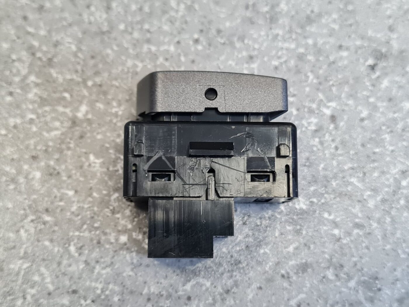 Atvēršanas/aizvēršanas poga priekš VW PHAETON 2003 3 Atvēršanas/aizvēršanas poga priekš VW PHAETON 2003