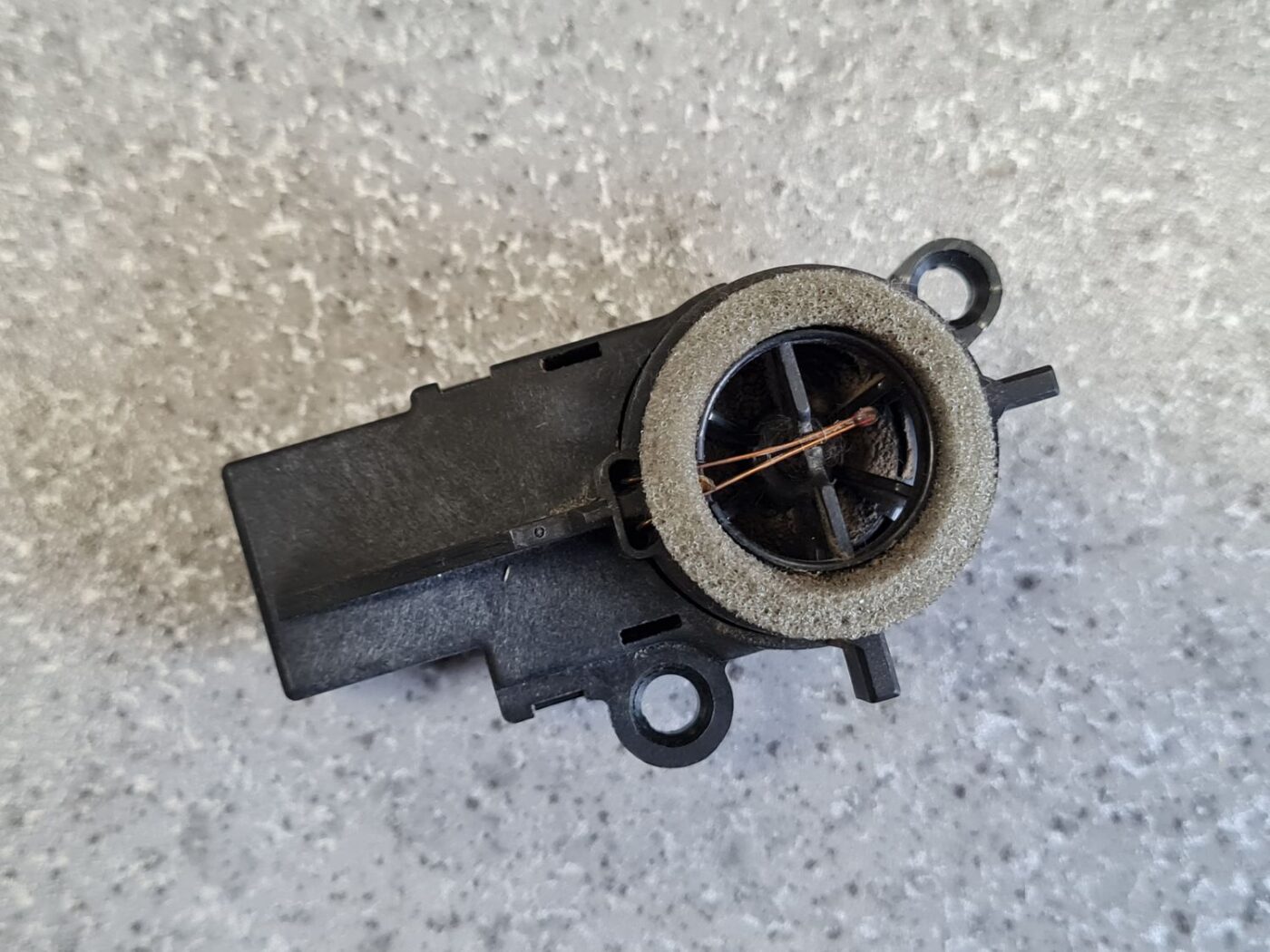 Temperatūras devejs priekš VOLVO V70 2009 2 Temperatūras devejs priekš VOLVO V70 2009