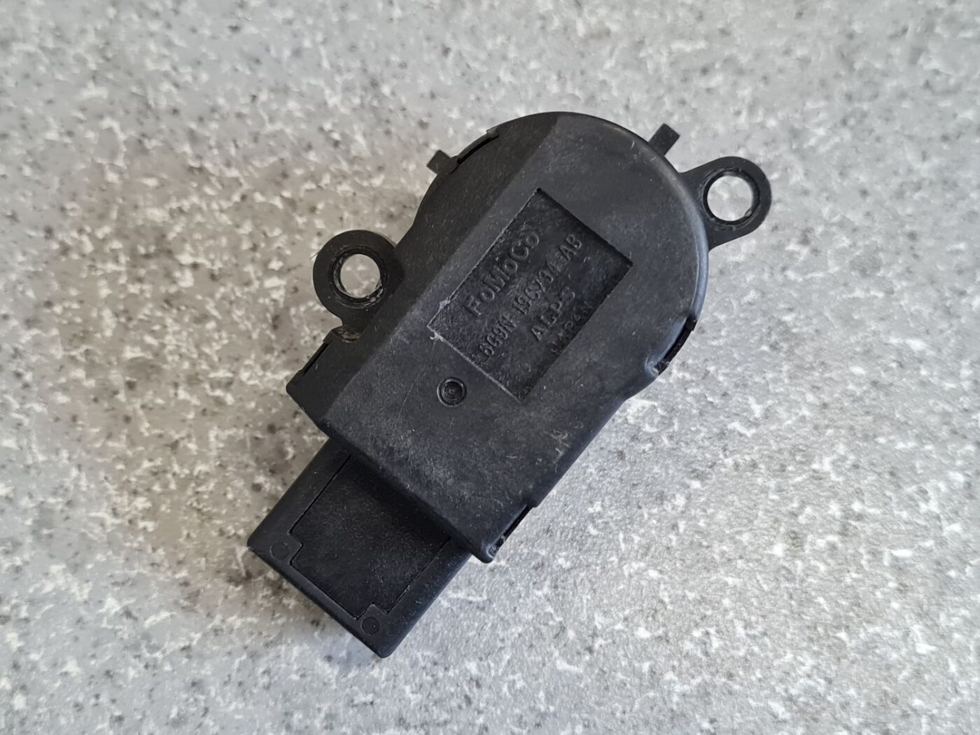 Temperatūras devejs priekš VOLVO V70 2009 6 Temperatūras devejs priekš VOLVO V70 2009