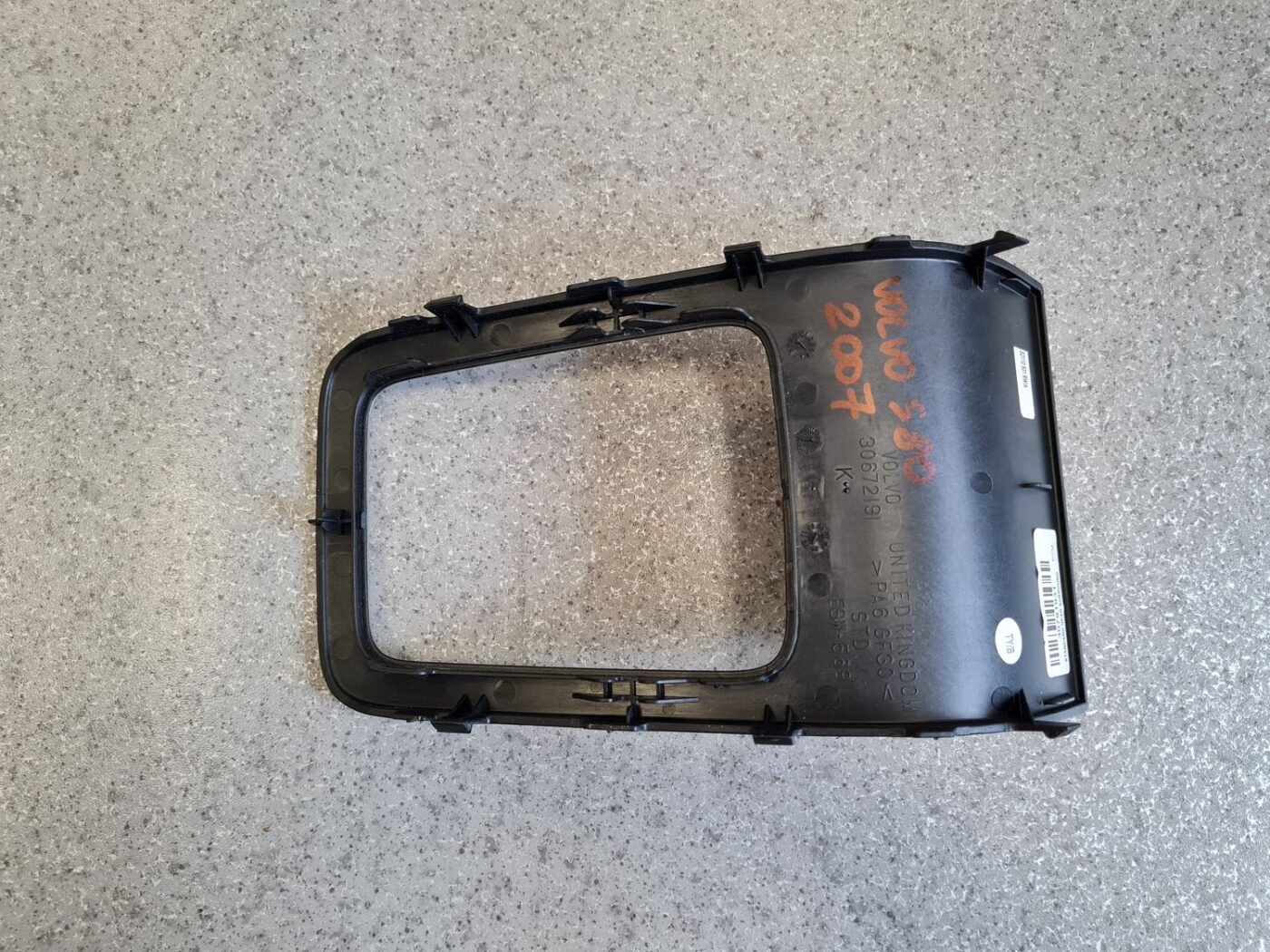 Dekoratīvs rāmis pārnesumu selektoram priekš VOLVO S80 2007 GREY 5 Dekoratīvs rāmis pārnesumu selektoram priekš VOLVO S80 2007 GREY