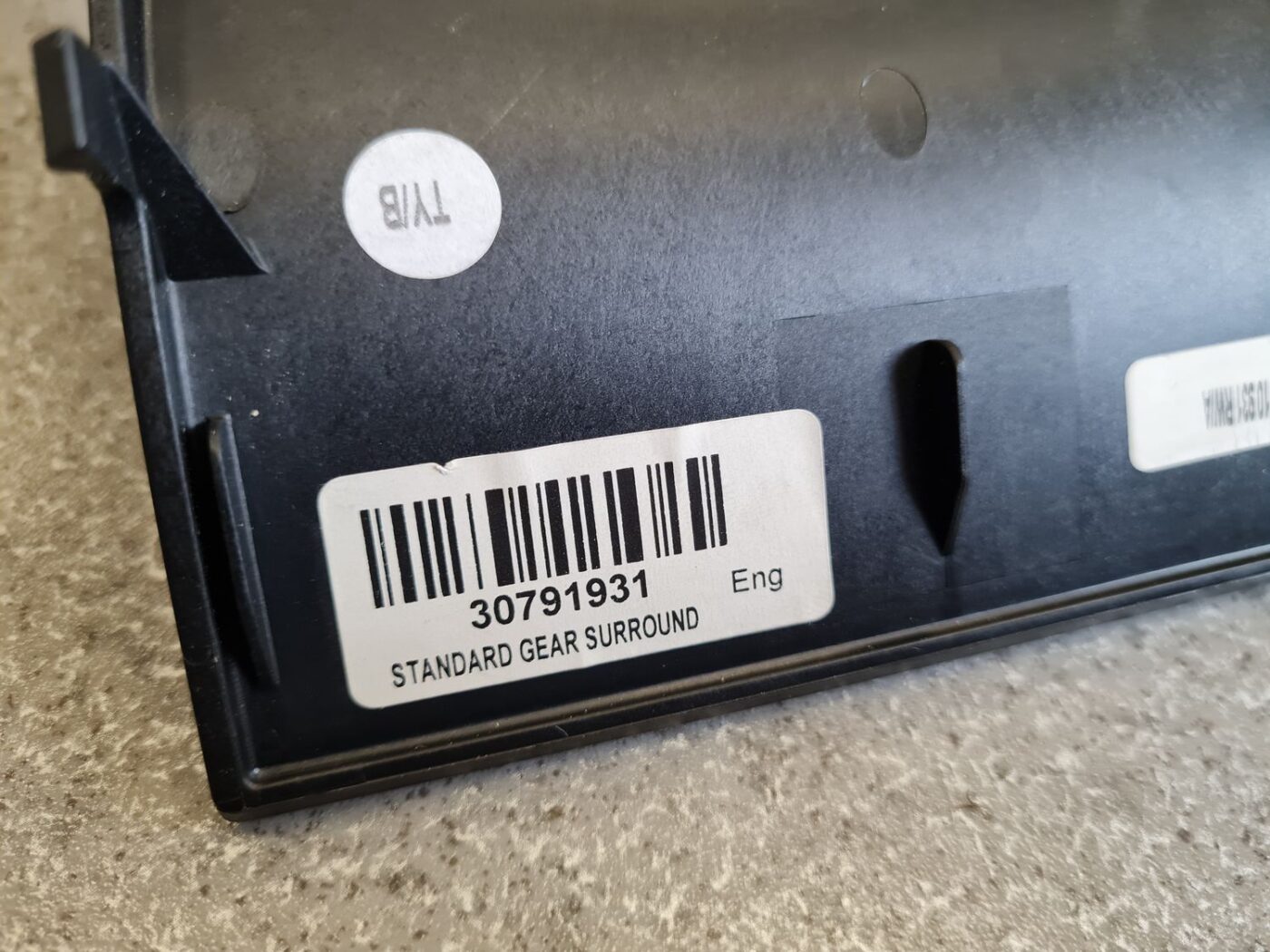 Dekoratīvs rāmis pārnesumu selektoram priekš VOLVO S80 2007 GREY 3 Dekoratīvs rāmis pārnesumu selektoram priekš VOLVO S80 2007 GREY