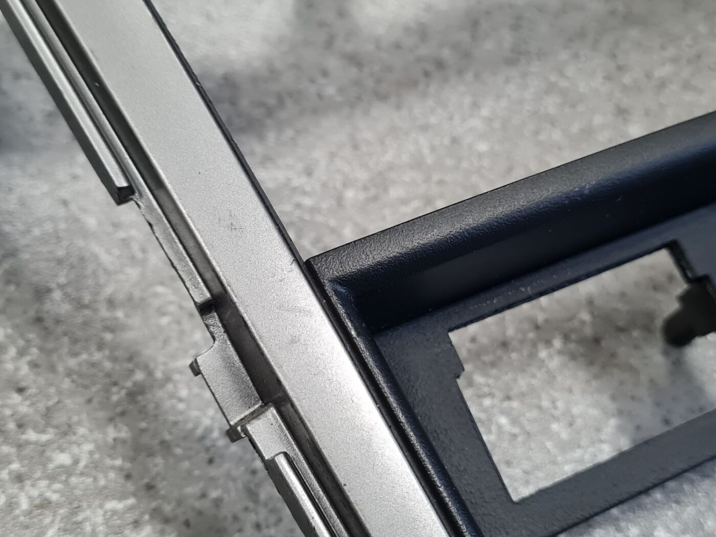 Centrālās konsoles dekoratīvais rāmis priekš MAZDA 6 2008 9 Centrālās konsoles dekoratīvais rāmis priekš MAZDA 6 2008