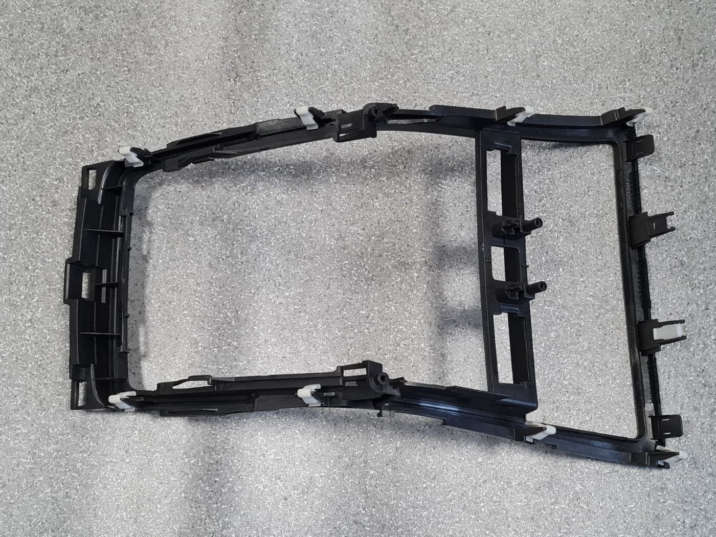 Centrālās konsoles dekoratīvais rāmis priekš MAZDA 6 2008 7 Centrālās konsoles dekoratīvais rāmis priekš MAZDA 6 2008