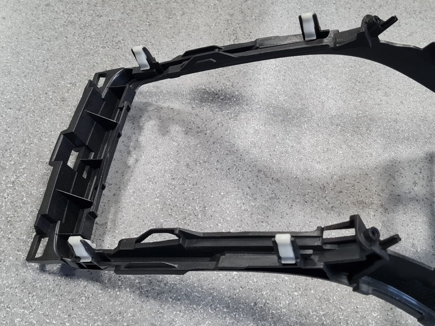 Centrālās konsoles dekoratīvais rāmis priekš MAZDA 6 2008 5 Centrālās konsoles dekoratīvais rāmis priekš MAZDA 6 2008