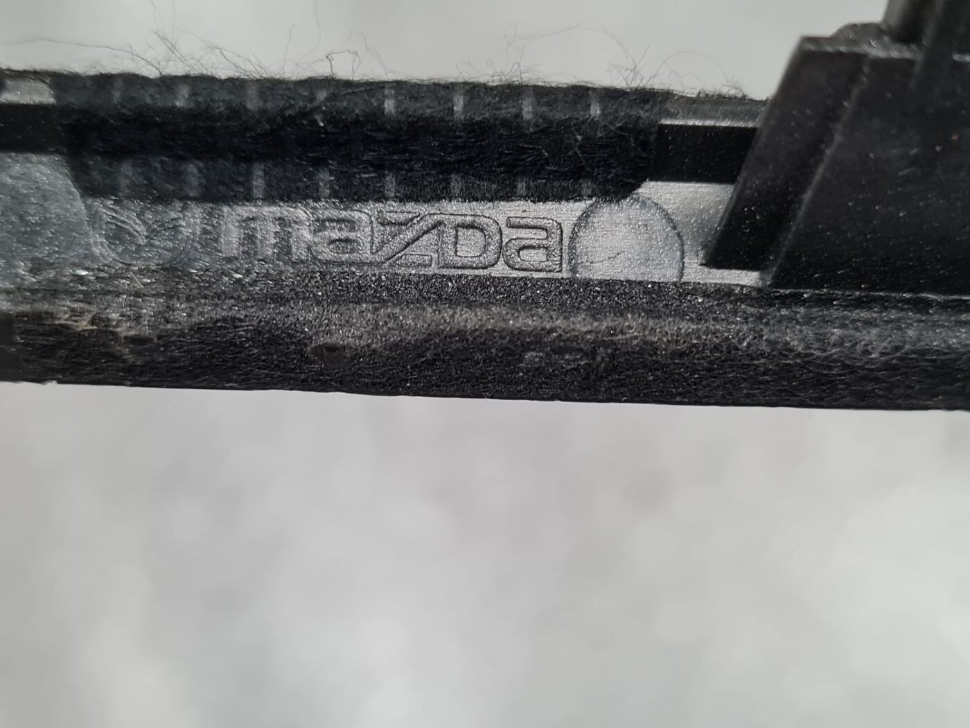 Centrālās konsoles dekoratīvais rāmis priekš MAZDA 6 2008 4 Centrālās konsoles dekoratīvais rāmis priekš MAZDA 6 2008