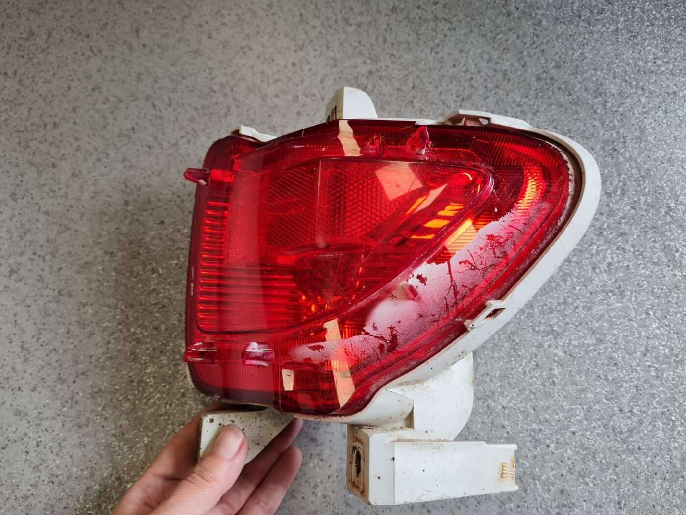 Miglas lukturis aizmugurē labā pusē priekš TOYOTA RAV 4 2006 7 Miglas lukturis aizmugurē labā pusē priekš TOYOTA RAV 4 2006