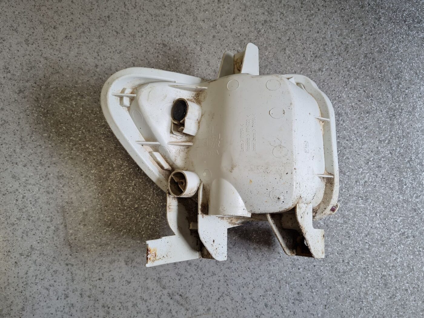 Miglas lukturis aizmugurē labā pusē priekš TOYOTA RAV 4 2006 6 Miglas lukturis aizmugurē labā pusē priekš TOYOTA RAV 4 2006