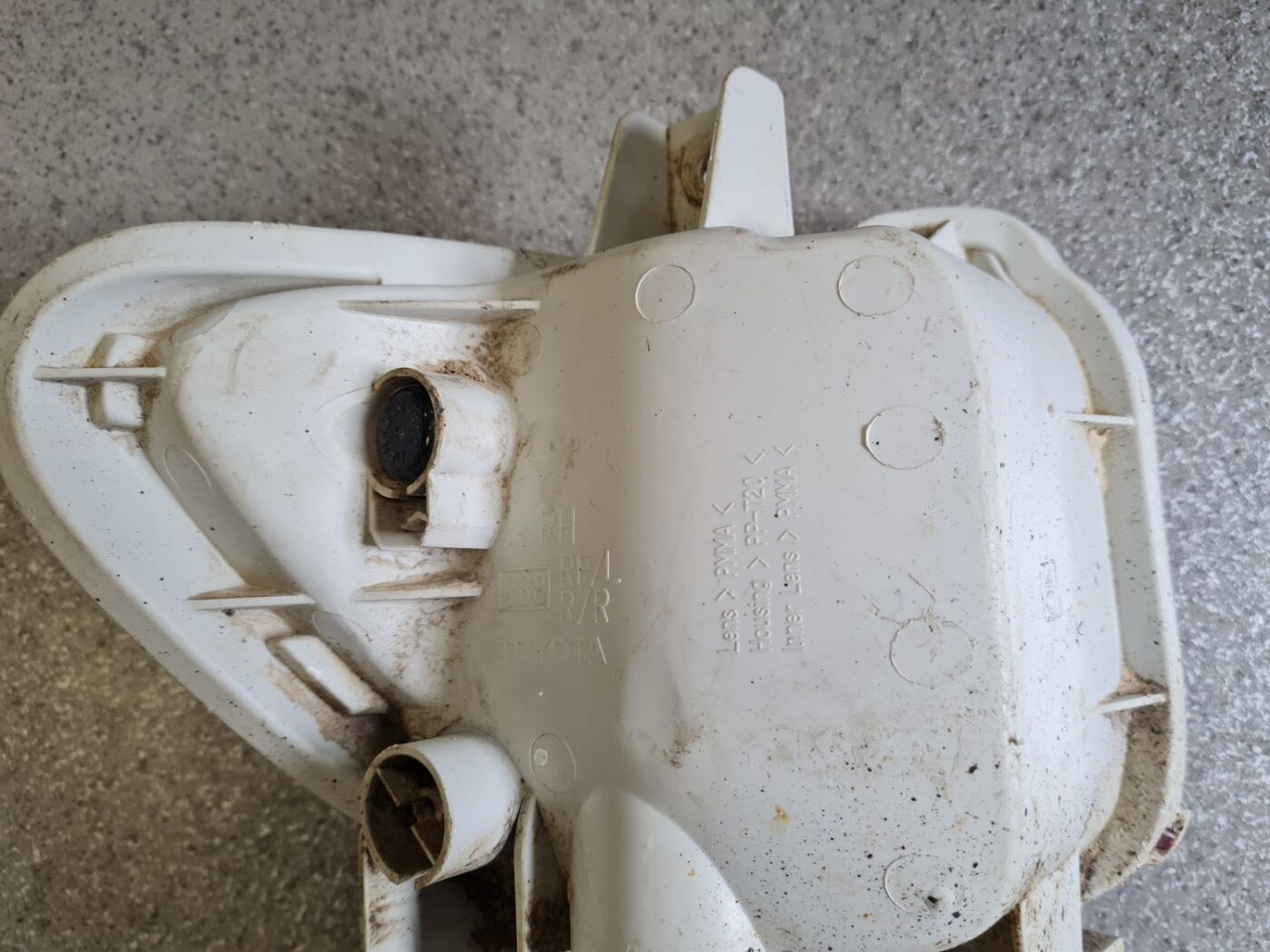 Miglas lukturis aizmugurē labā pusē priekš TOYOTA RAV 4 2006 4 Miglas lukturis aizmugurē labā pusē priekš TOYOTA RAV 4 2006