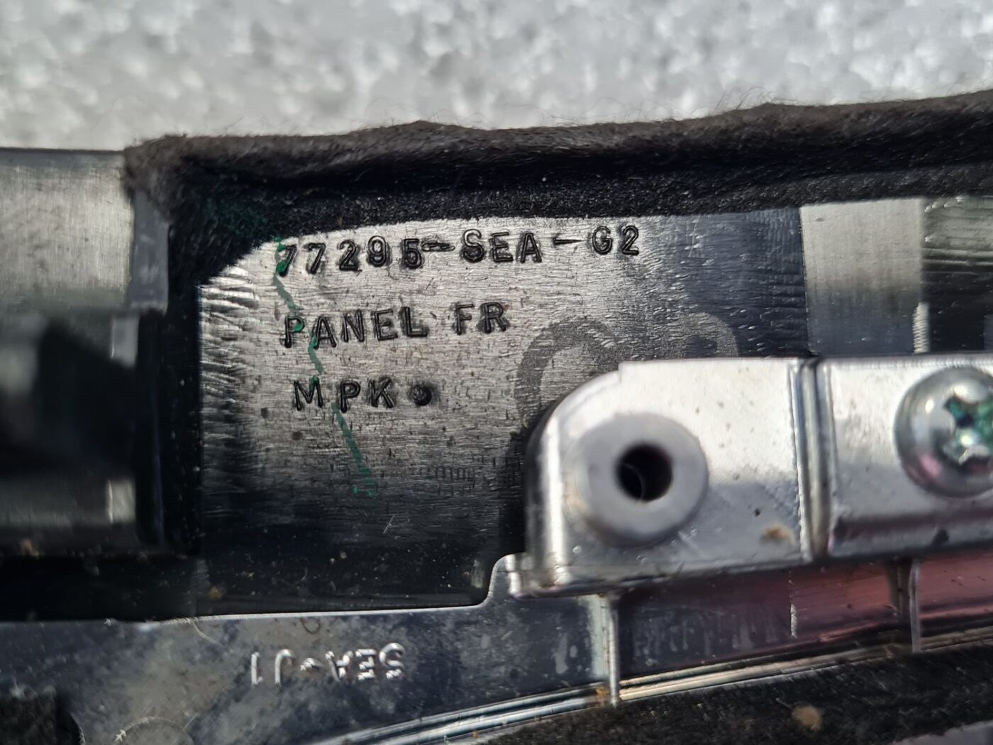 Dekoratīvs rāmis pārnesumu selektoram priekš HONDA ACCORD 2007 YR562P 3 Dekoratīvs rāmis pārnesumu selektoram priekš HONDA ACCORD 2007 YR562P